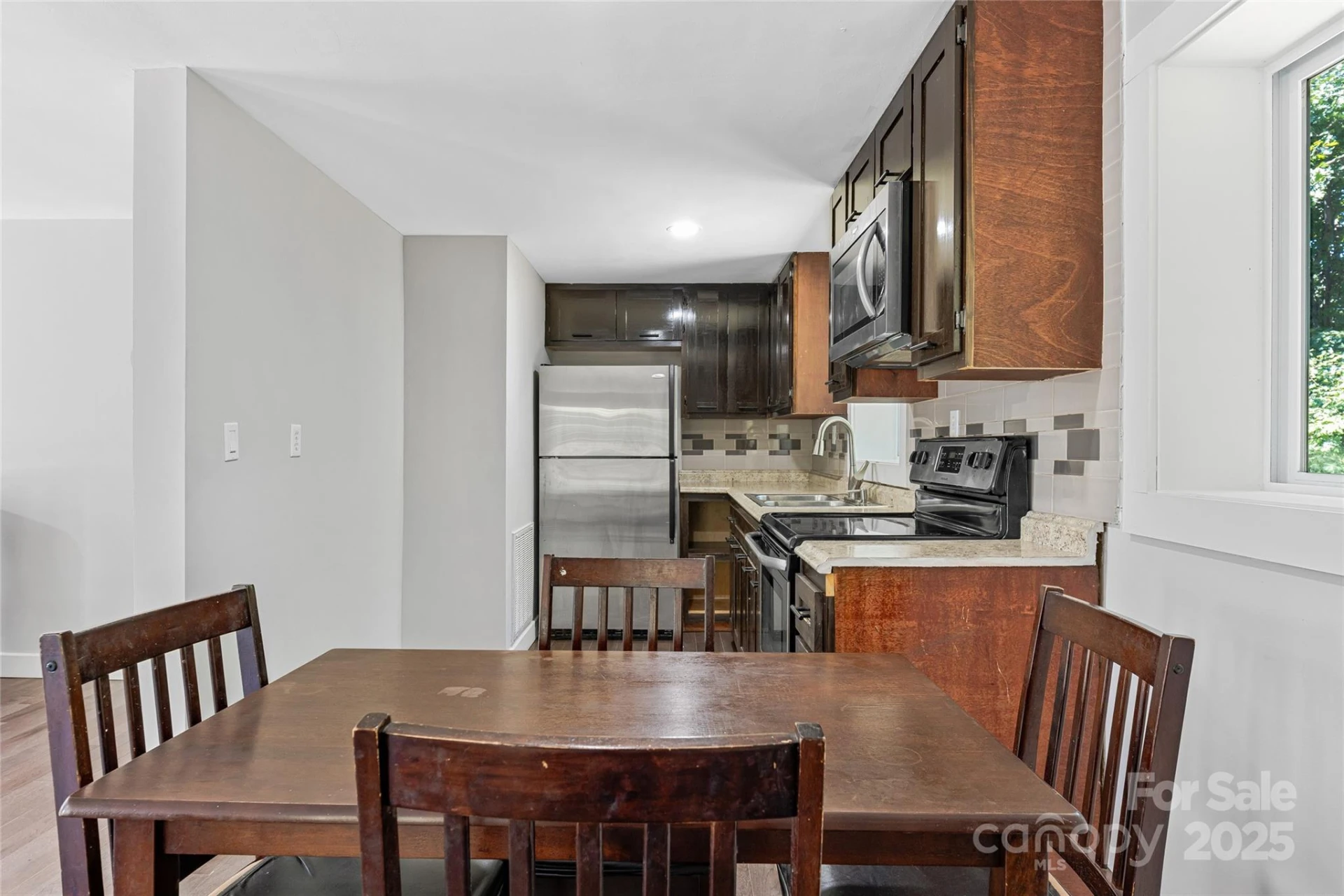 425 Lyndhurst Drive - Photo 13