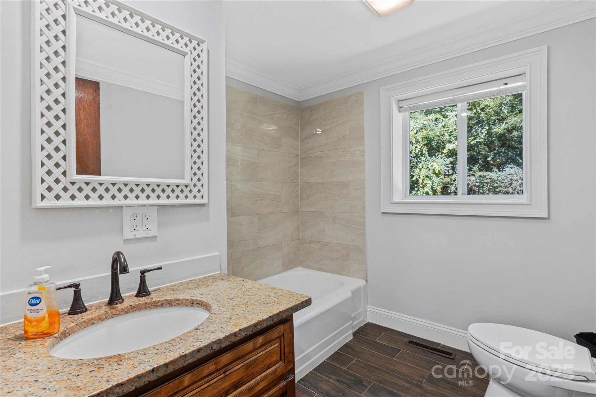 425 Lyndhurst Drive - Photo 5