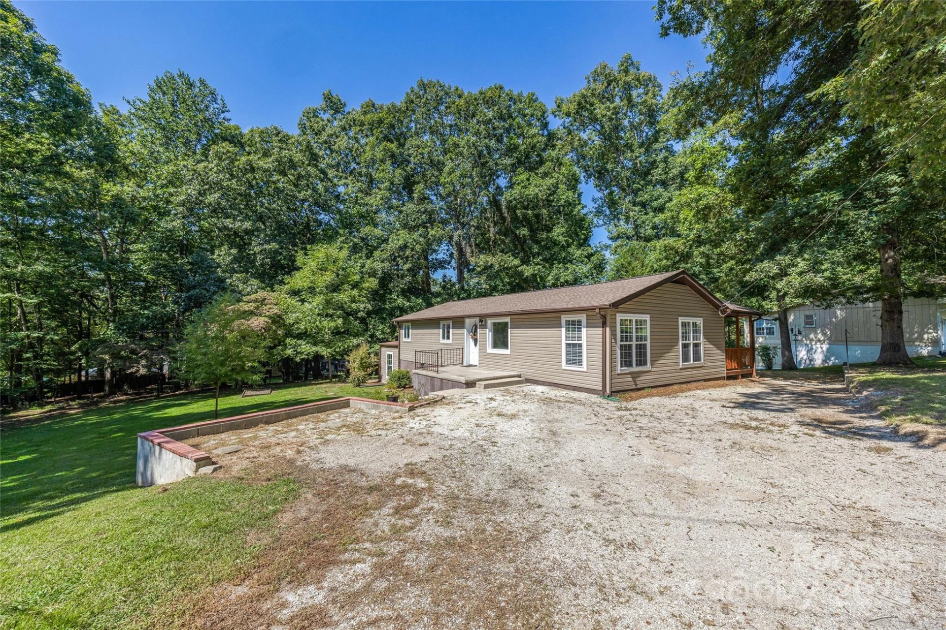 425 Lyndhurst Drive - Photo 8