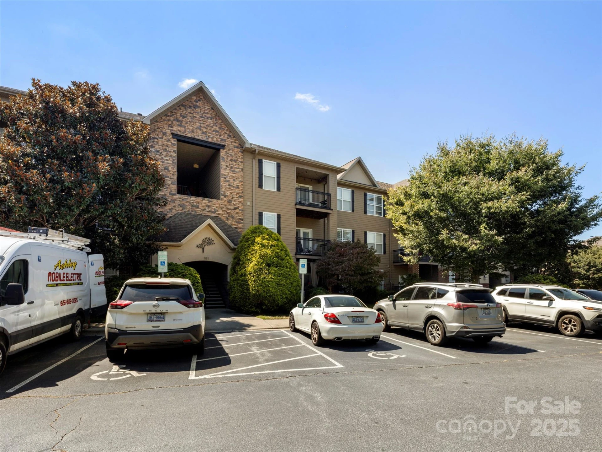181 Brickton Village Circle #103