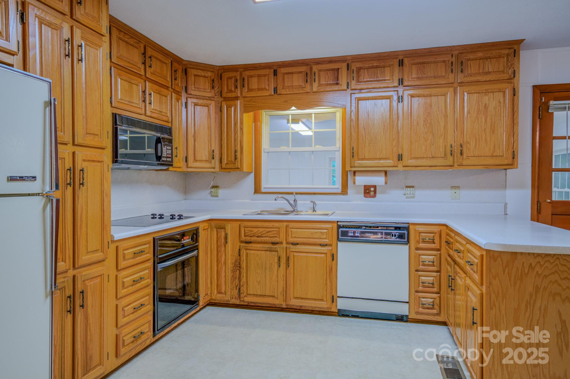 31 Jupiter Road - Photo 2