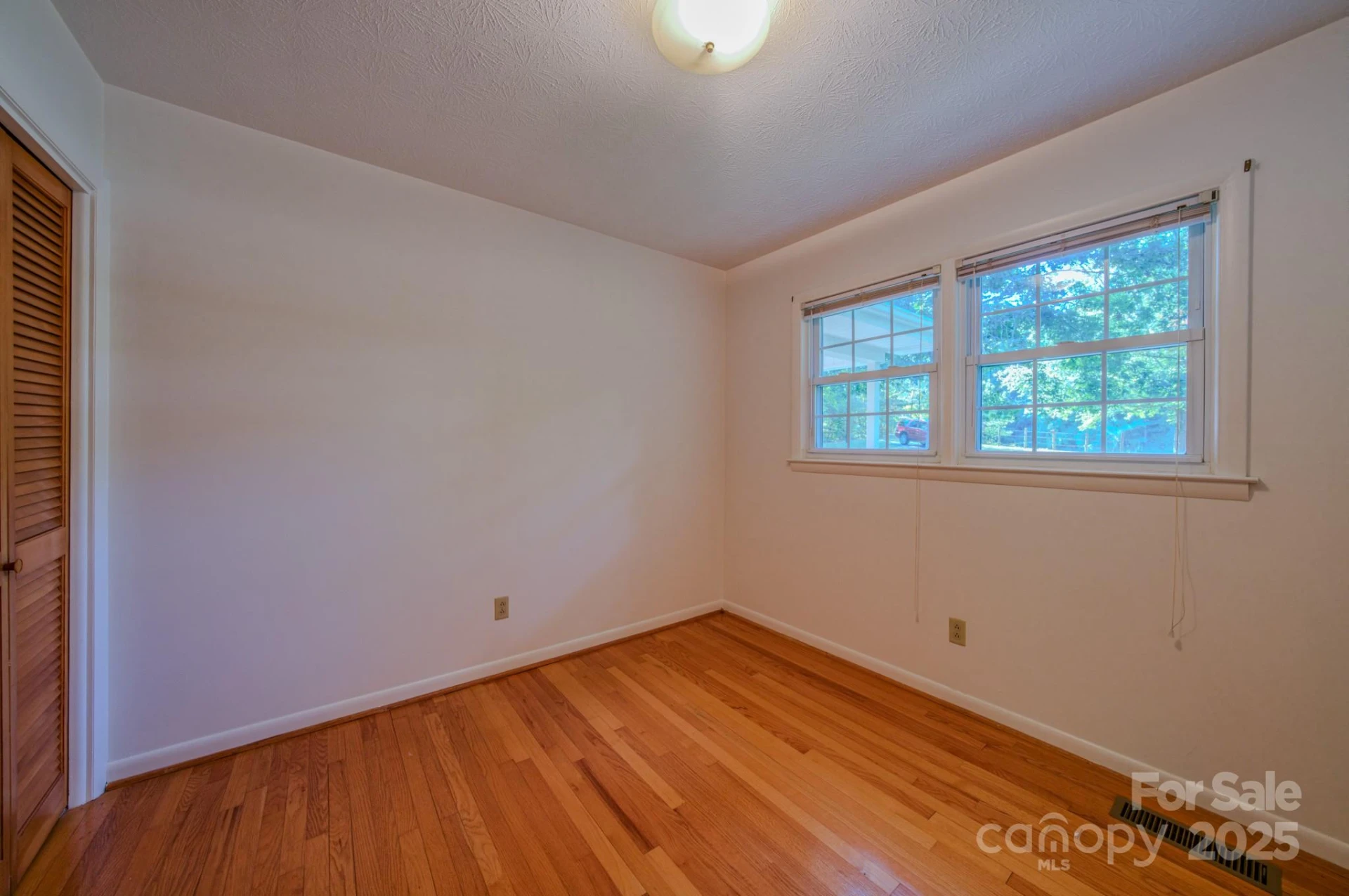 31 Jupiter Road - Photo 13