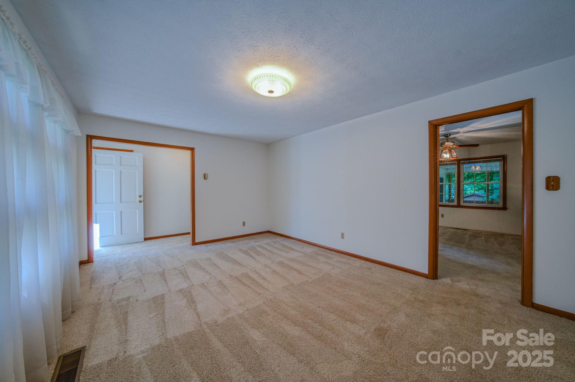 31 Jupiter Road - Photo 8