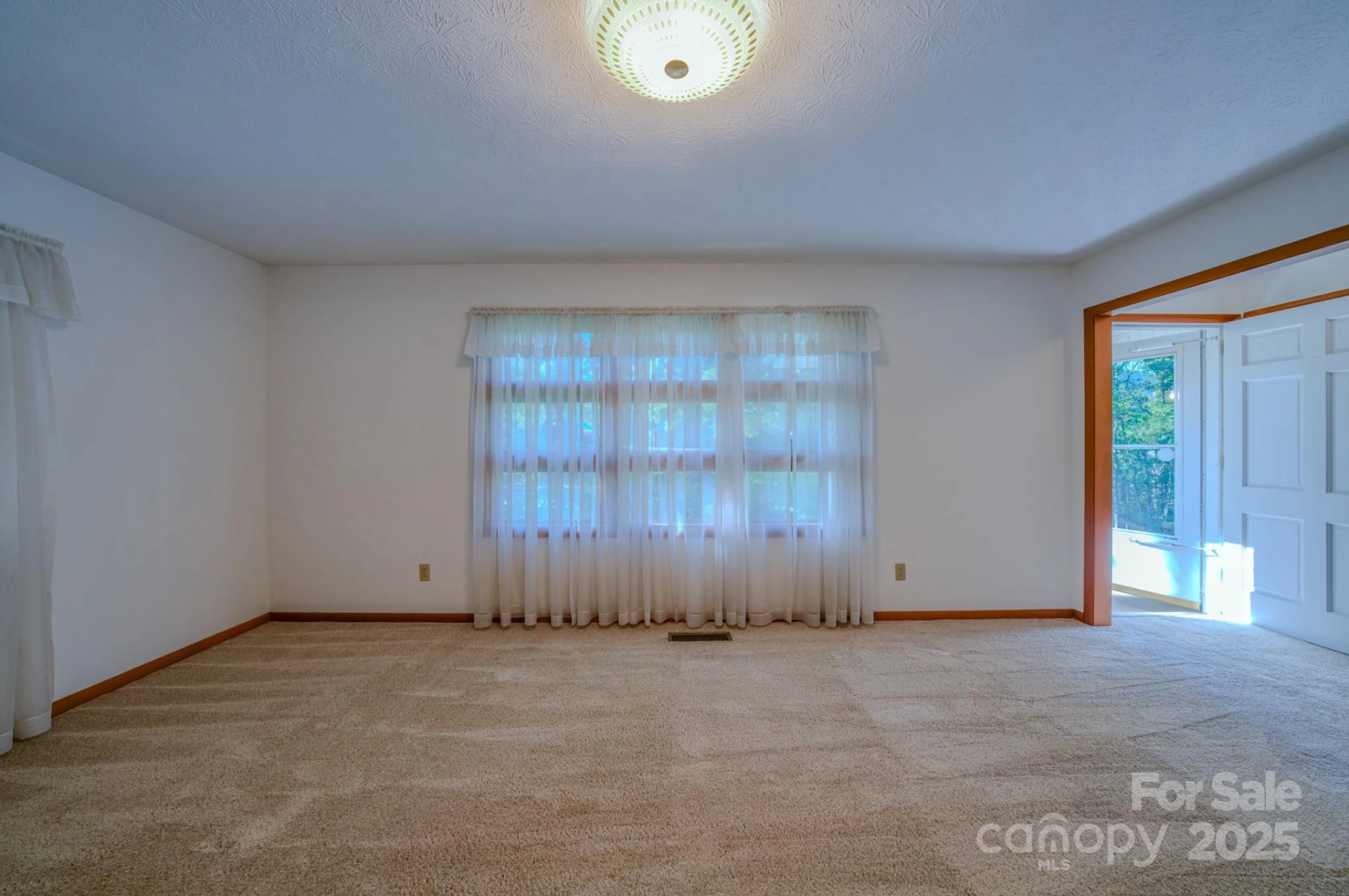 31 Jupiter Road - Photo 10