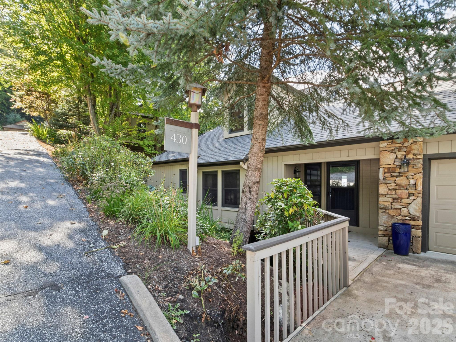 430 Rhododendron Lane - Photo 2