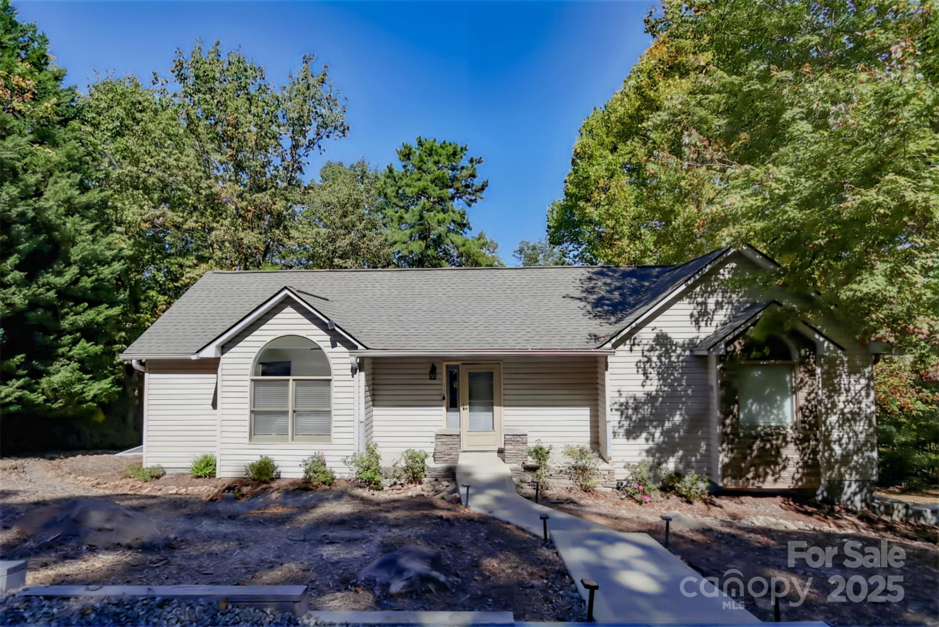 110 Lakewood Drive - Photo 2