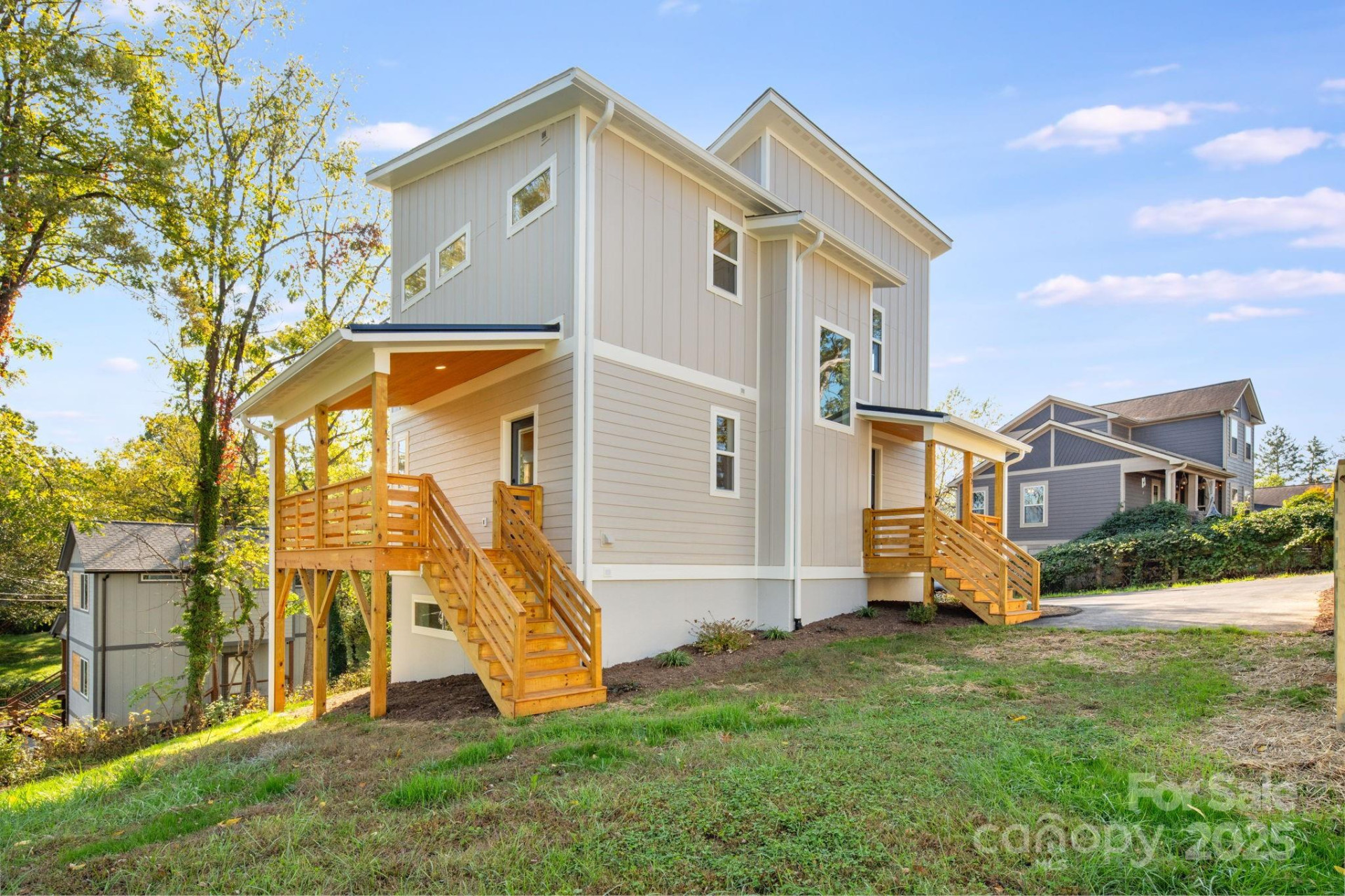 22 Crestview Street