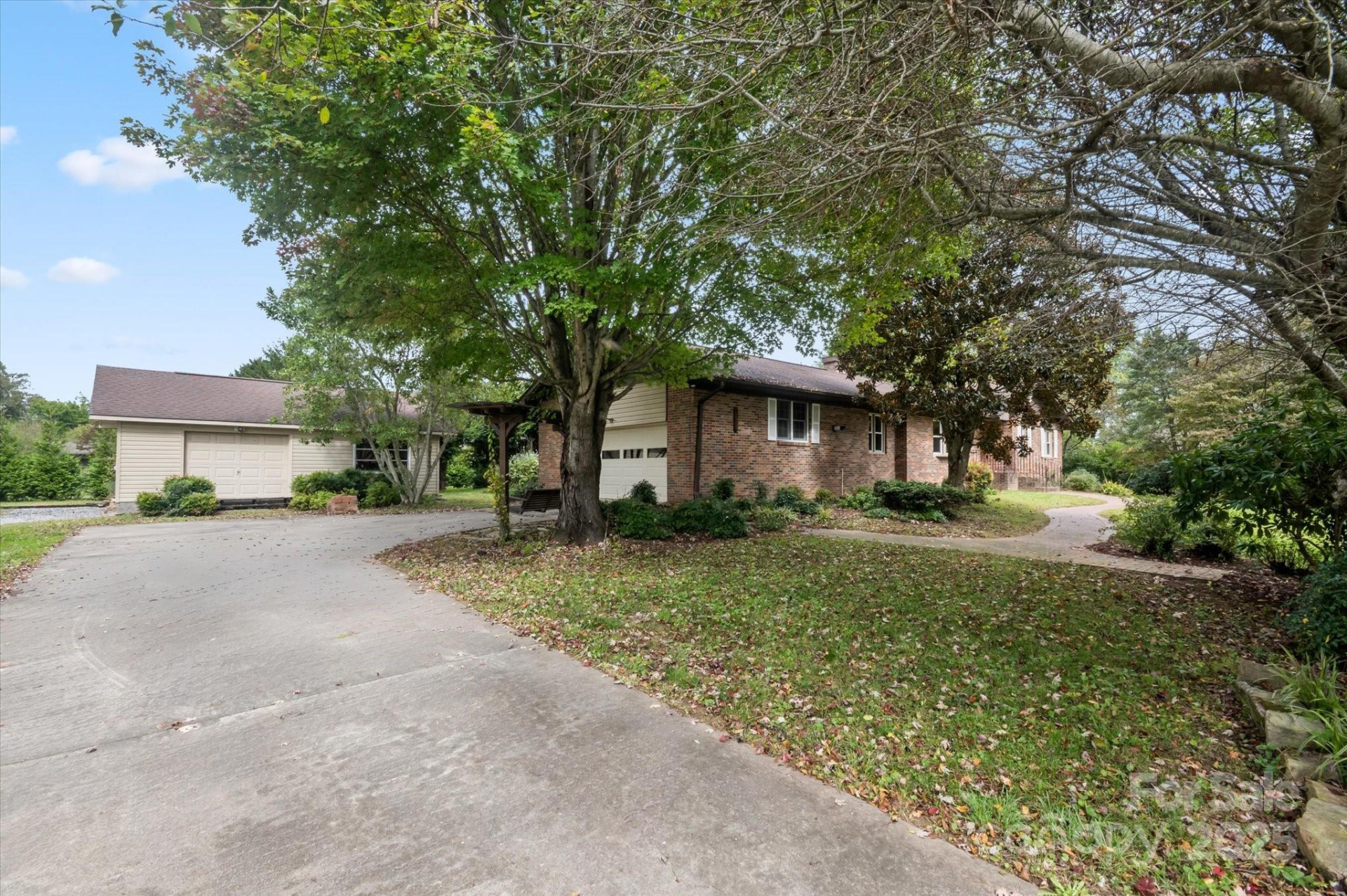 196 Broadview Circle - Photo 2