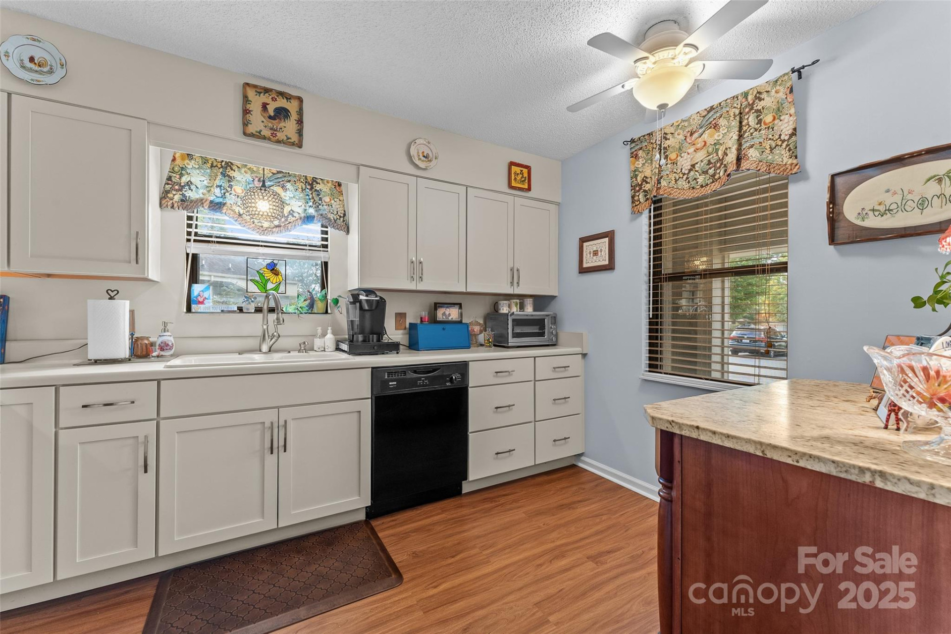 106 Abbey Circle - Photo 2