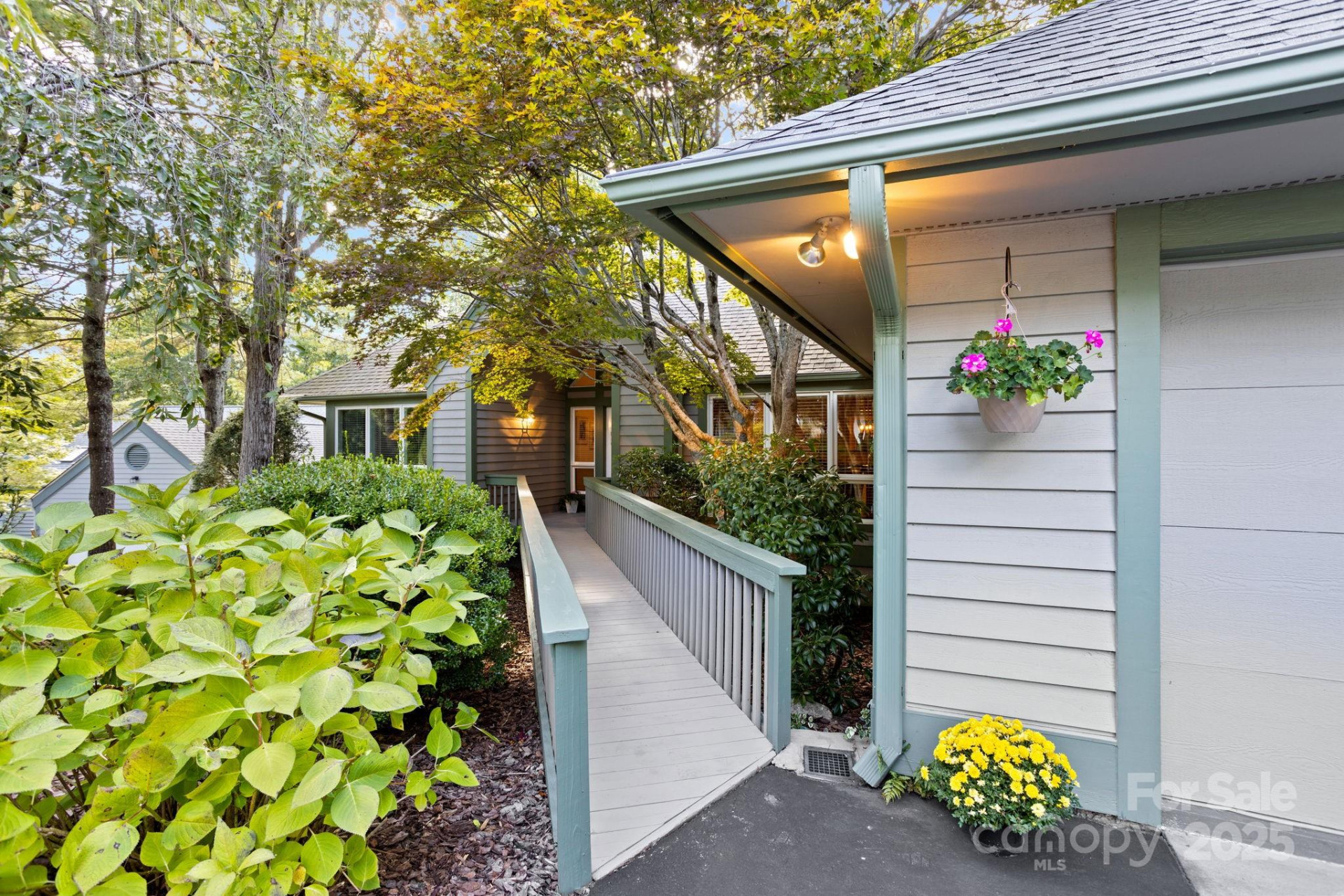 128 Forest View Drive - Photo 2