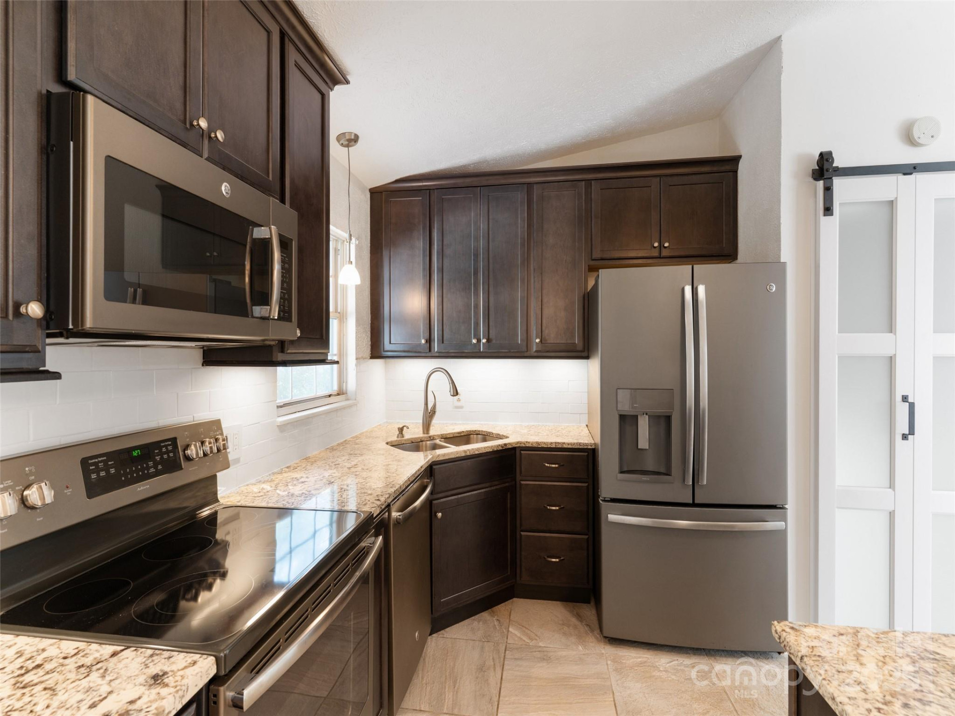 227 Bradshaw Avenue - Photo 9