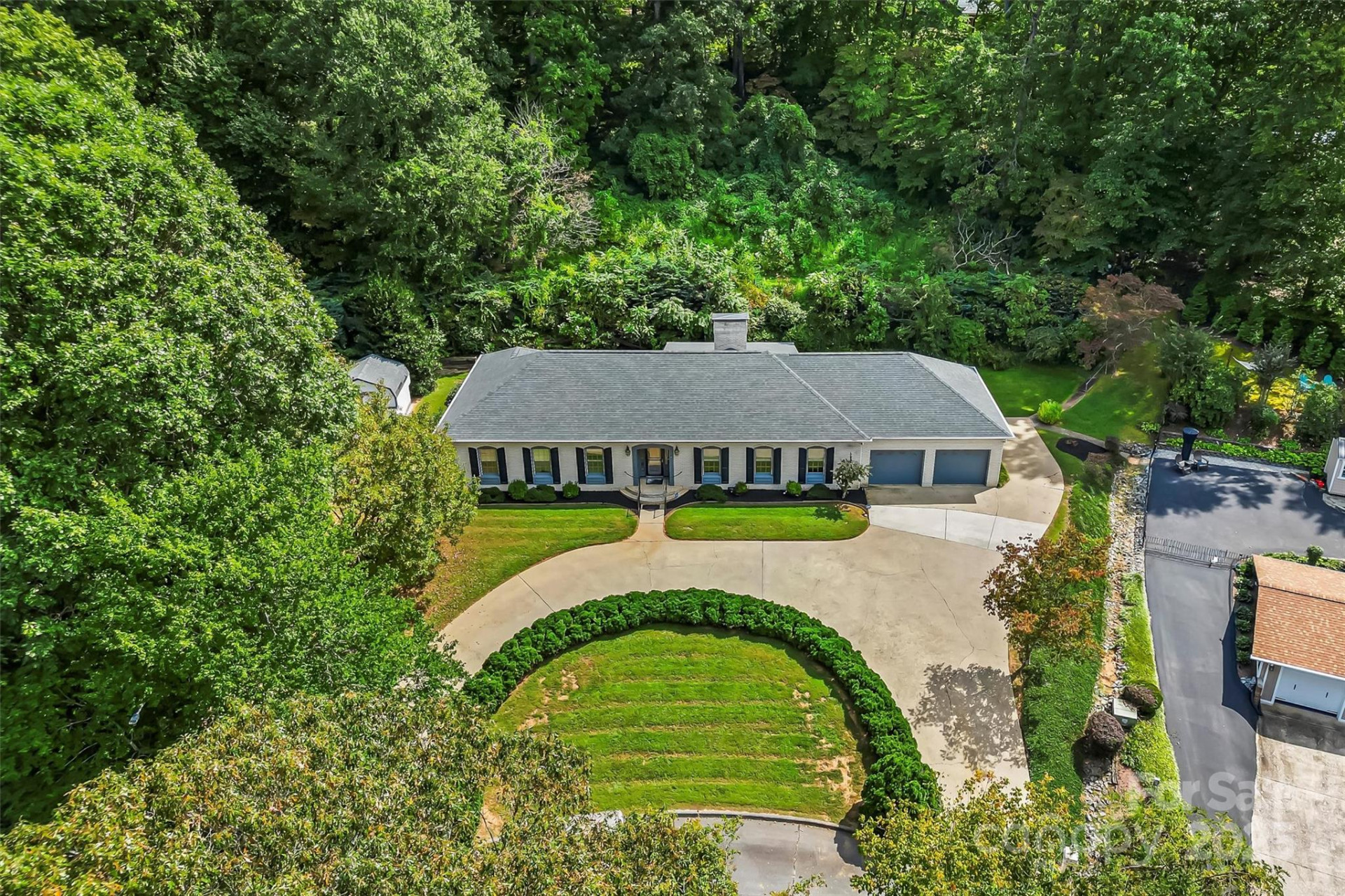 200 Woodland Drive - Photo 2