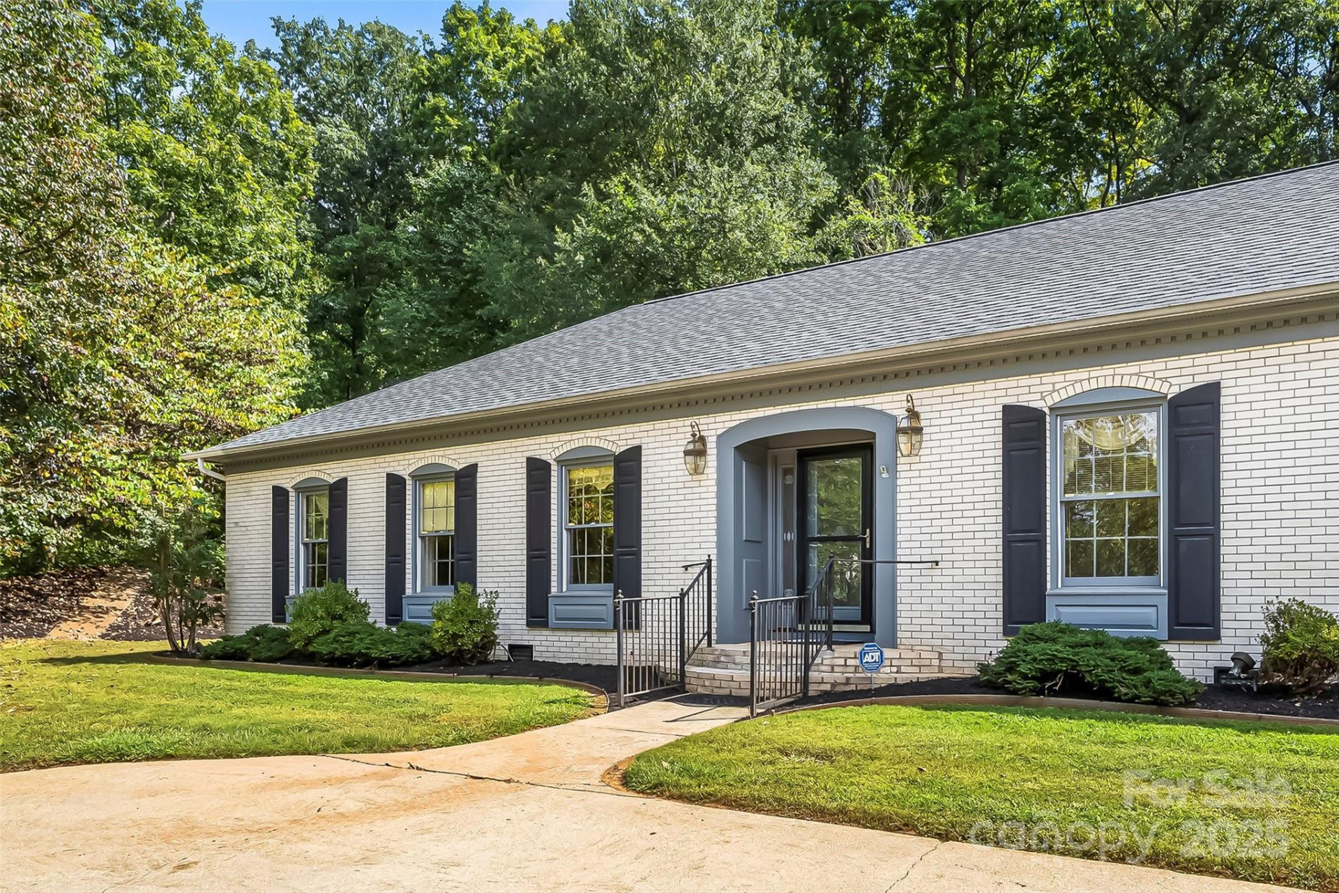 200 Woodland Drive - Photo 3