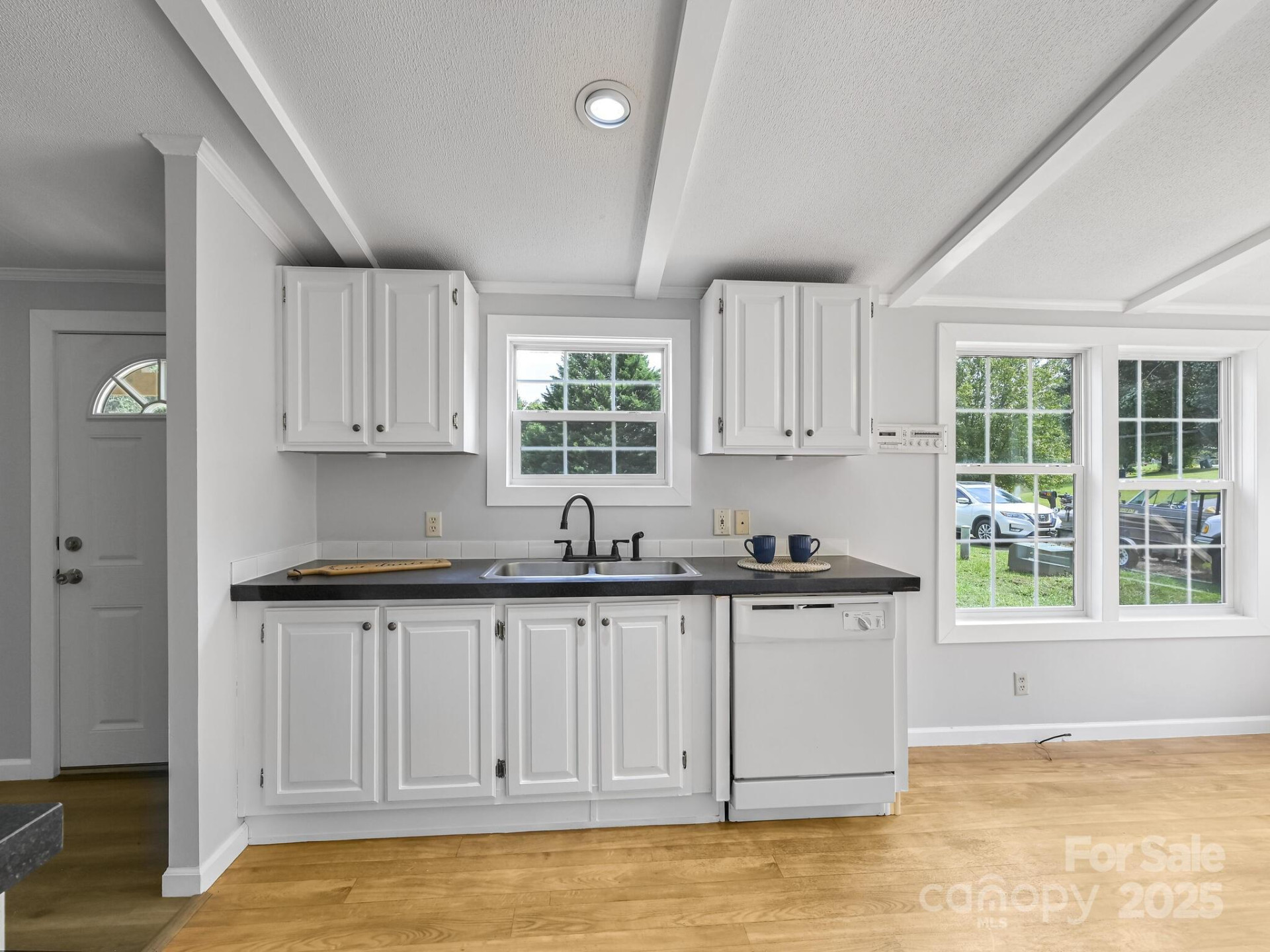 37 Motts Drive - Photo 3