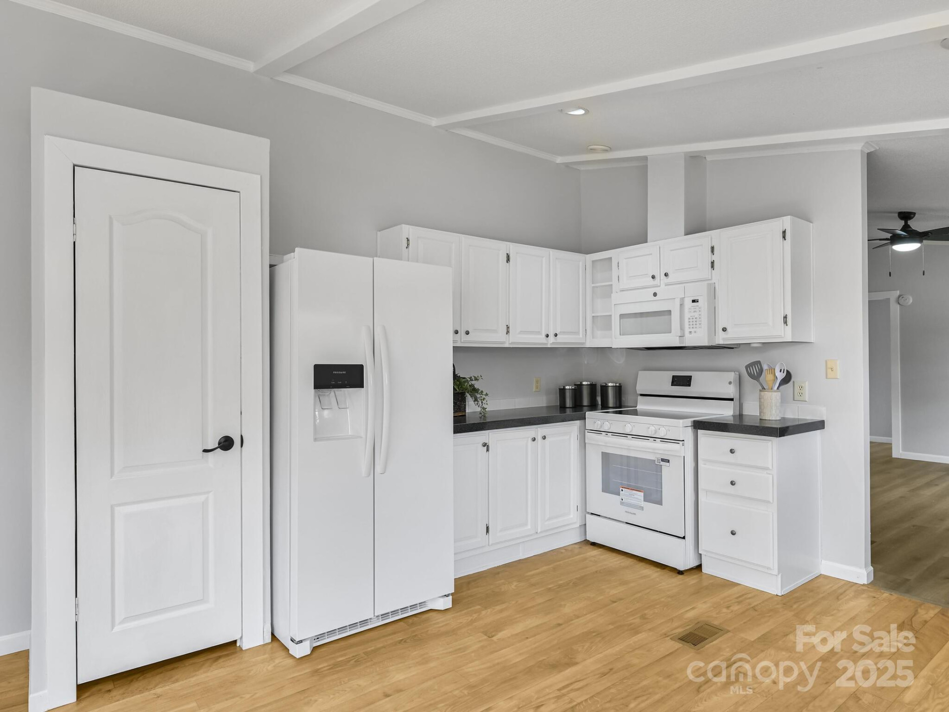 37 Motts Drive - Photo 6