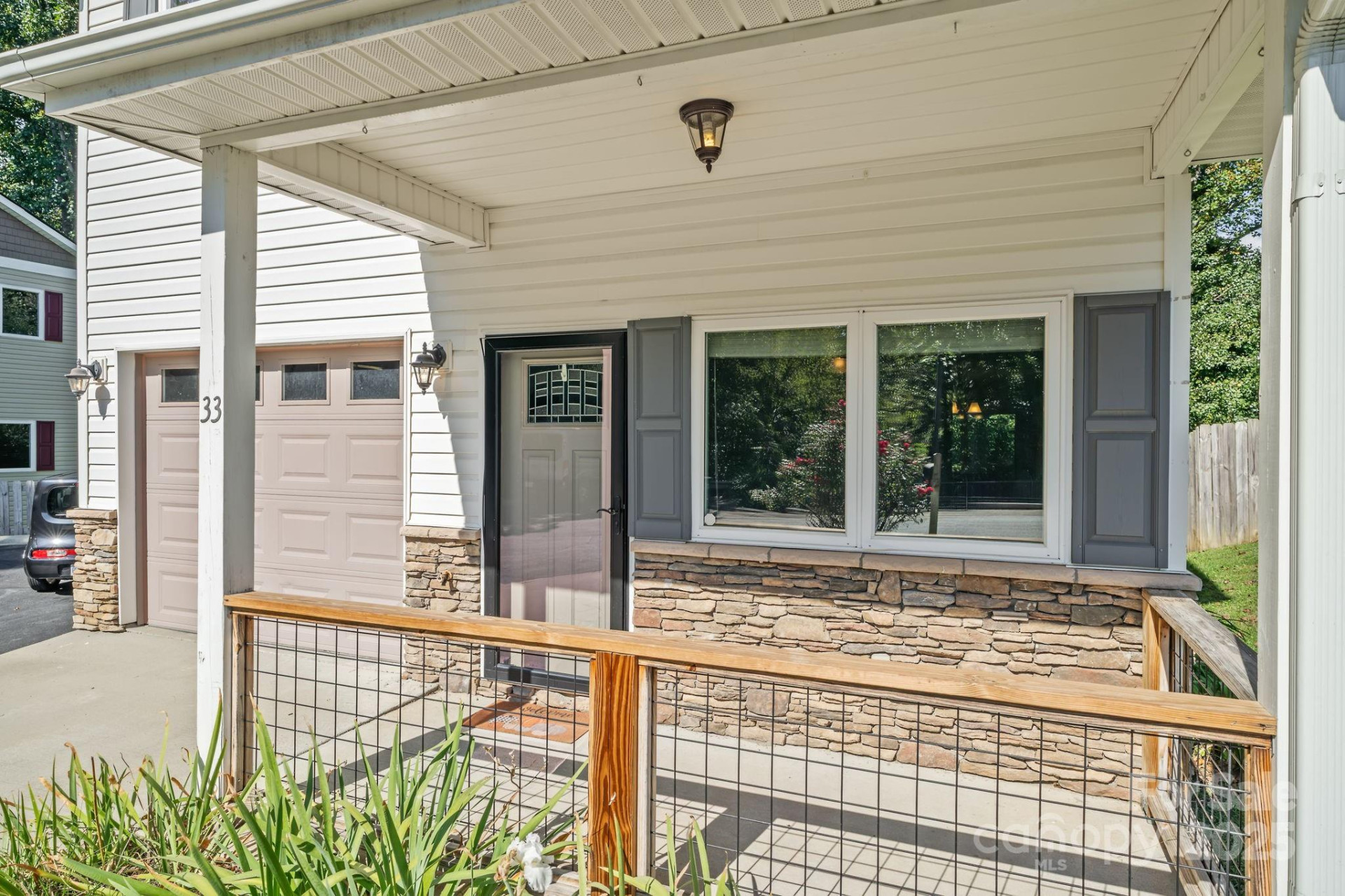 33 English Ivy Road - Photo 3