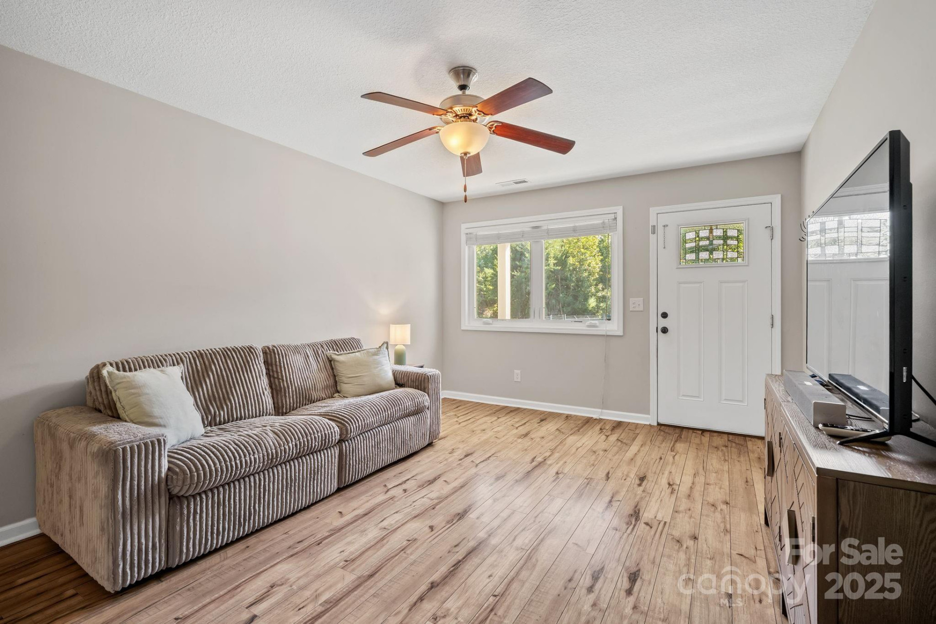 33 English Ivy Road - Photo 4