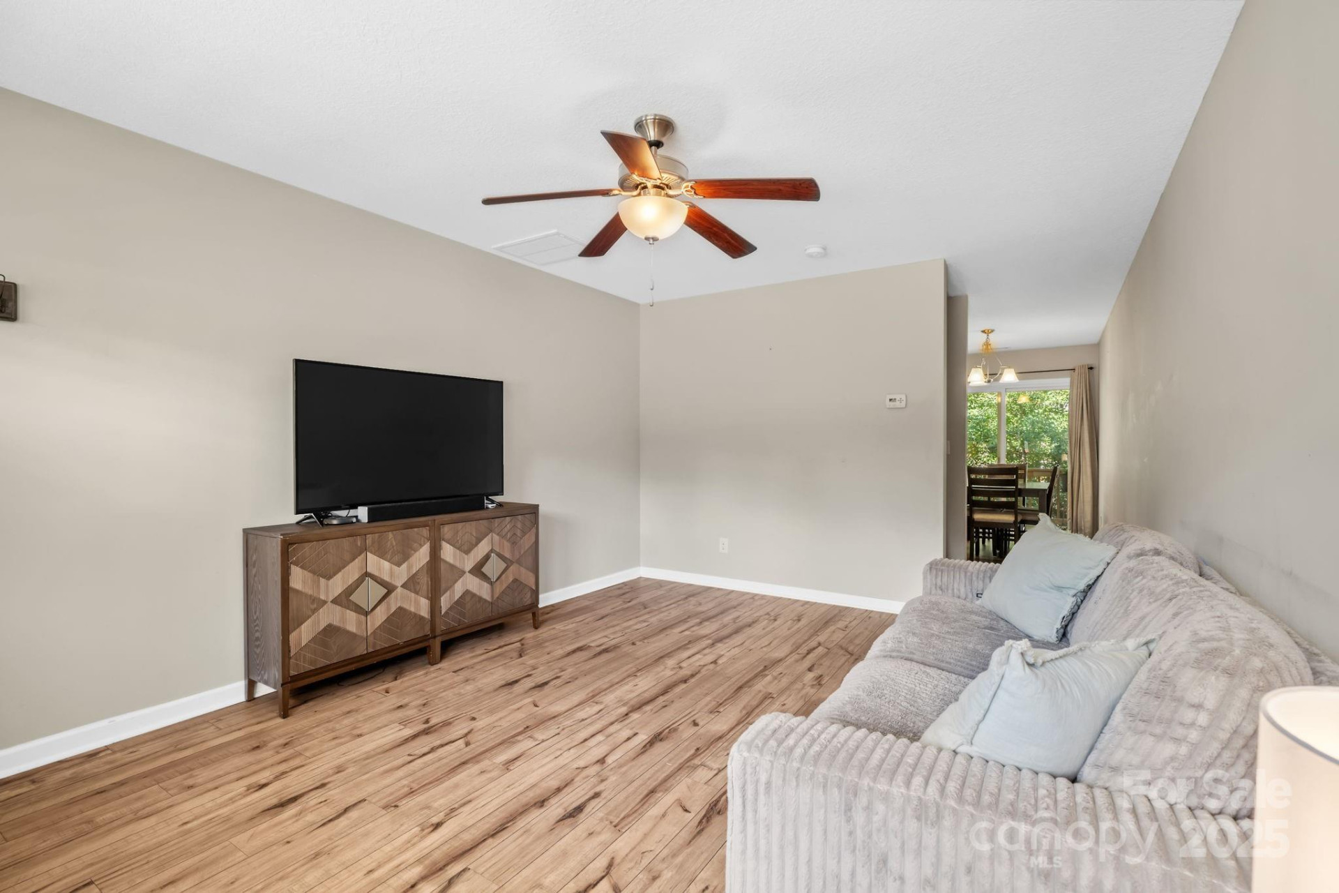 33 English Ivy Road - Photo 5