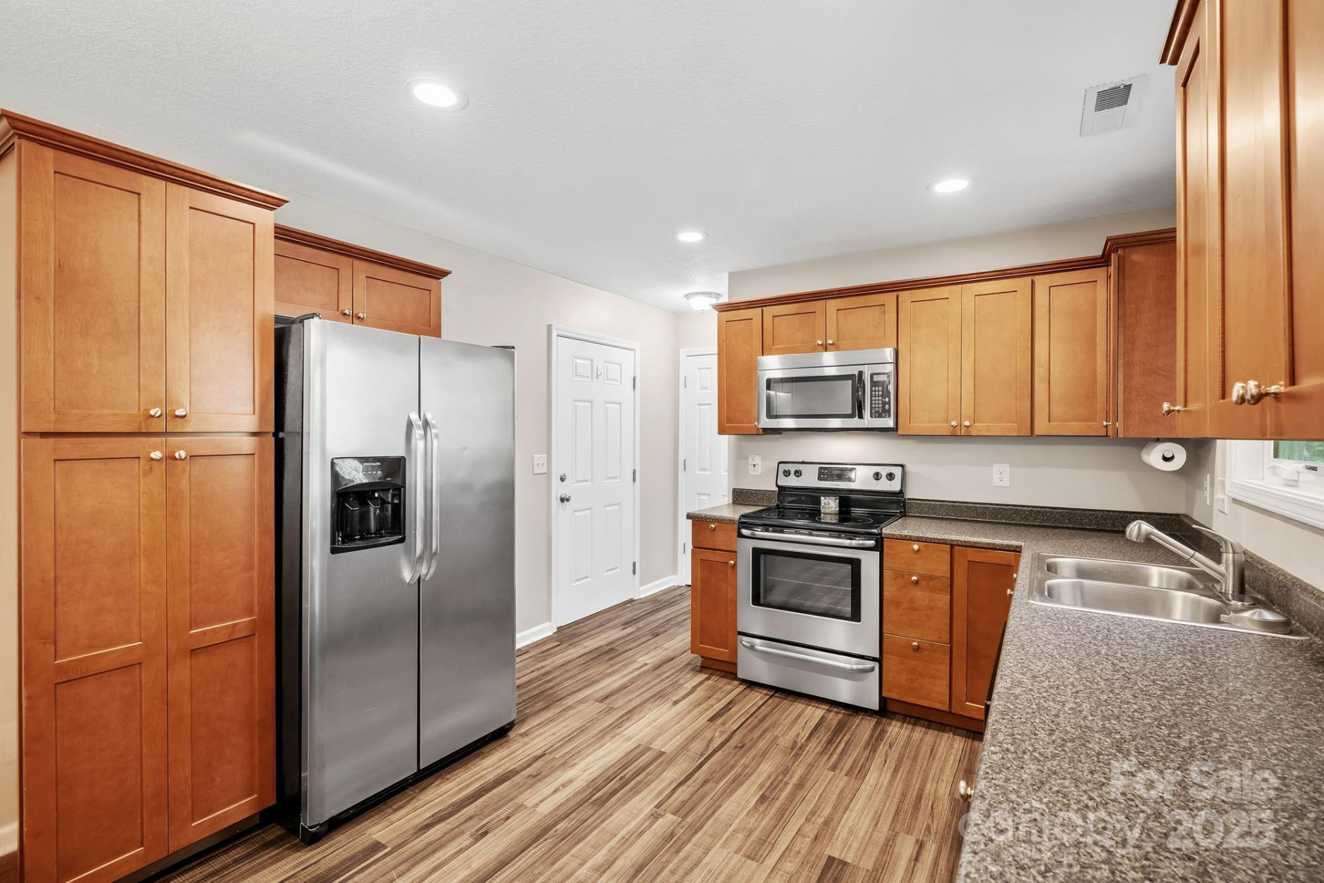 33 English Ivy Road - Photo 9