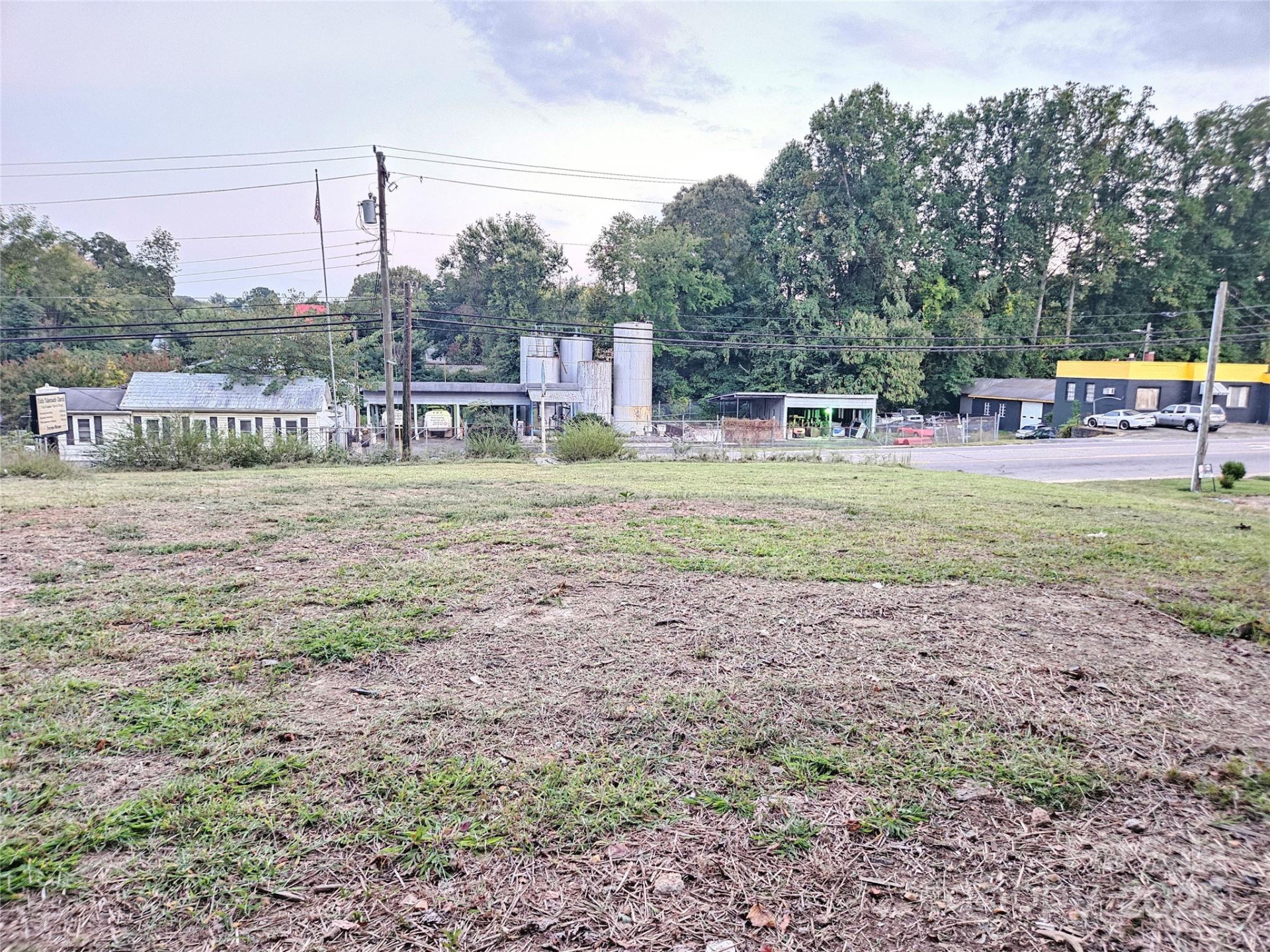 891 Court Street - Photo 3