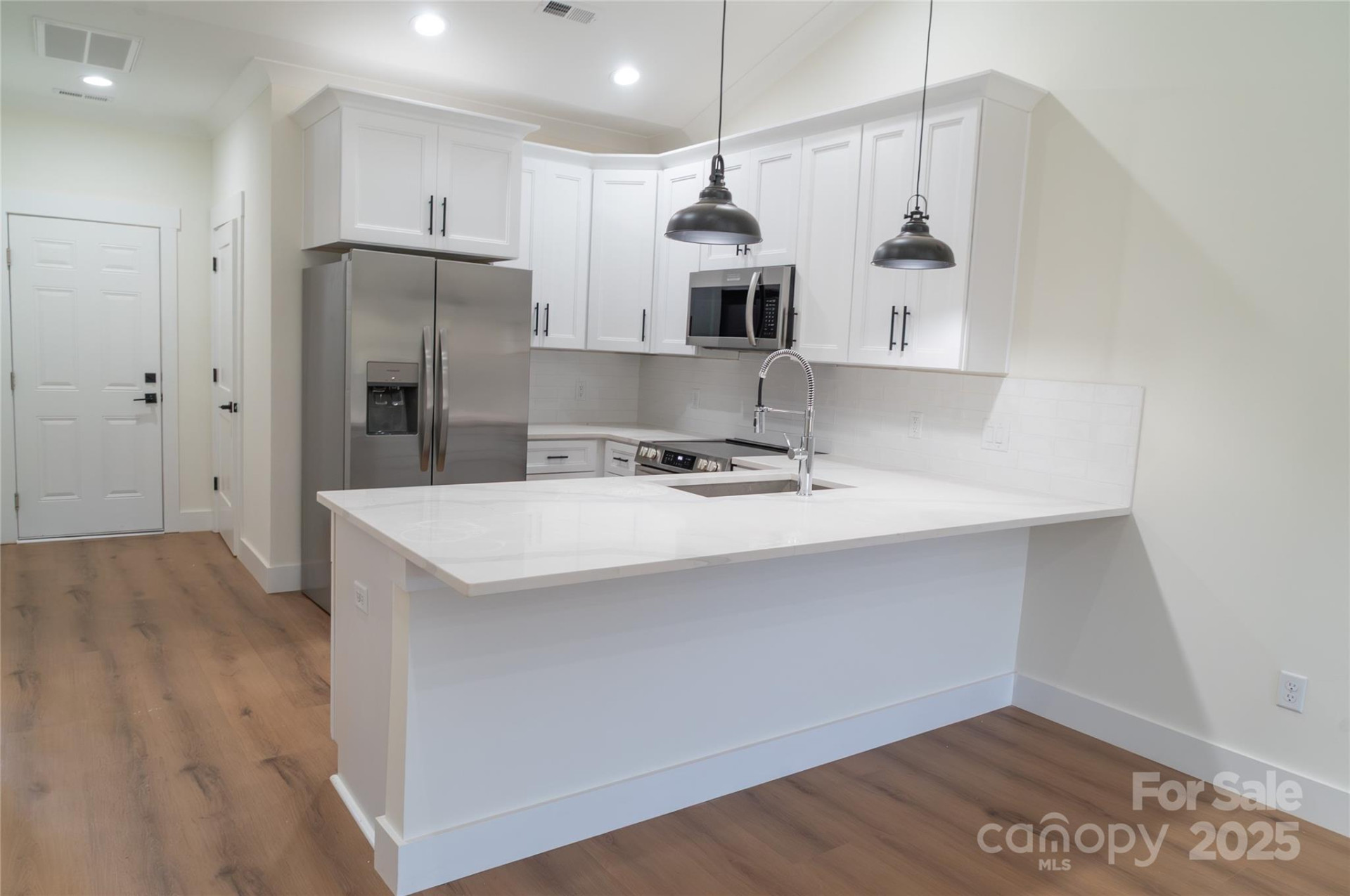 102 Ivy Court - Photo 2