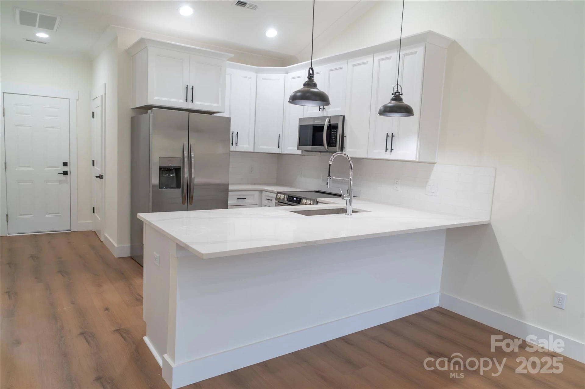 102 Ivy Court - Photo 2