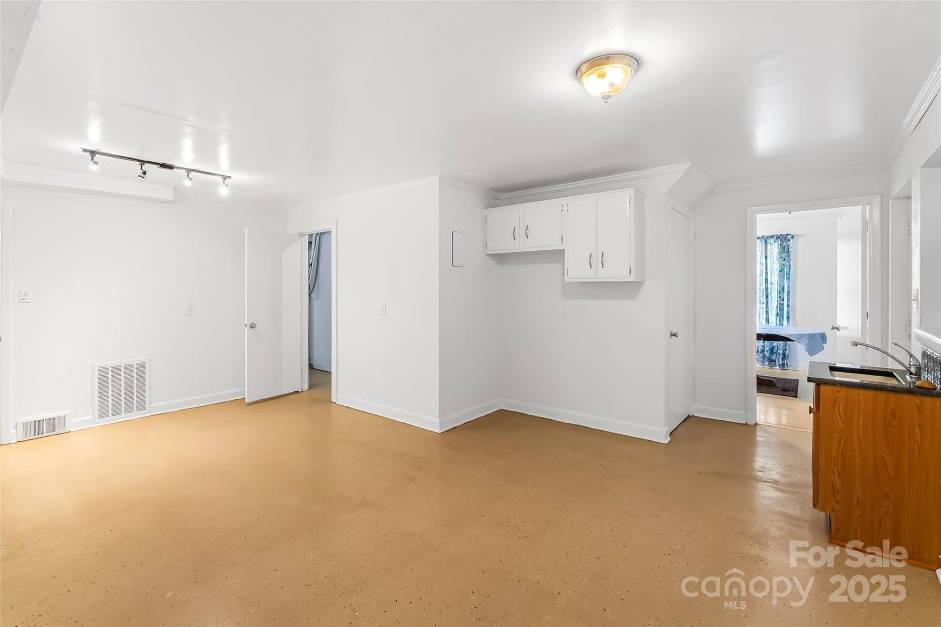 5325 US 70 Highway - Photo 22