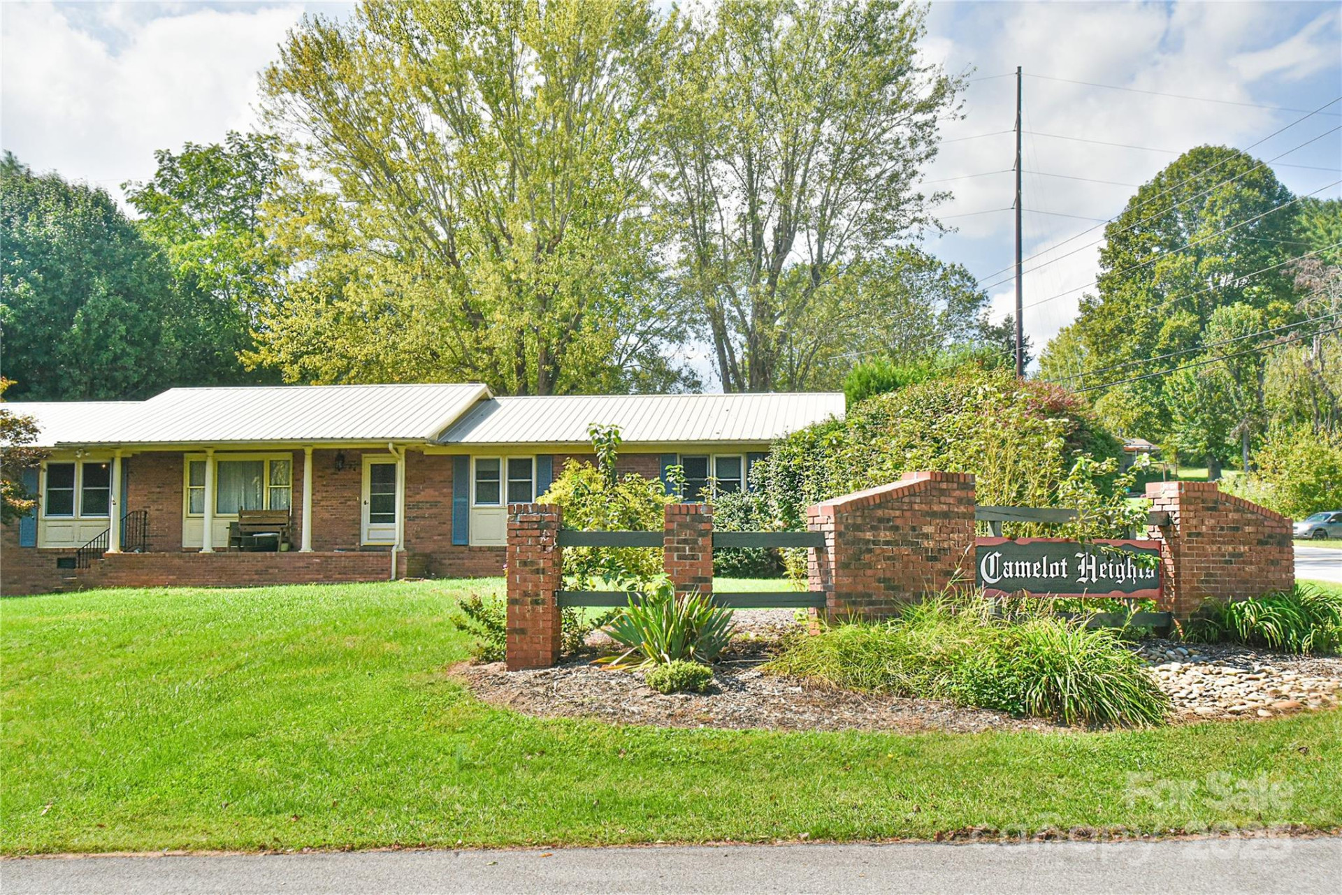 24 Camelot Drive - Photo 2