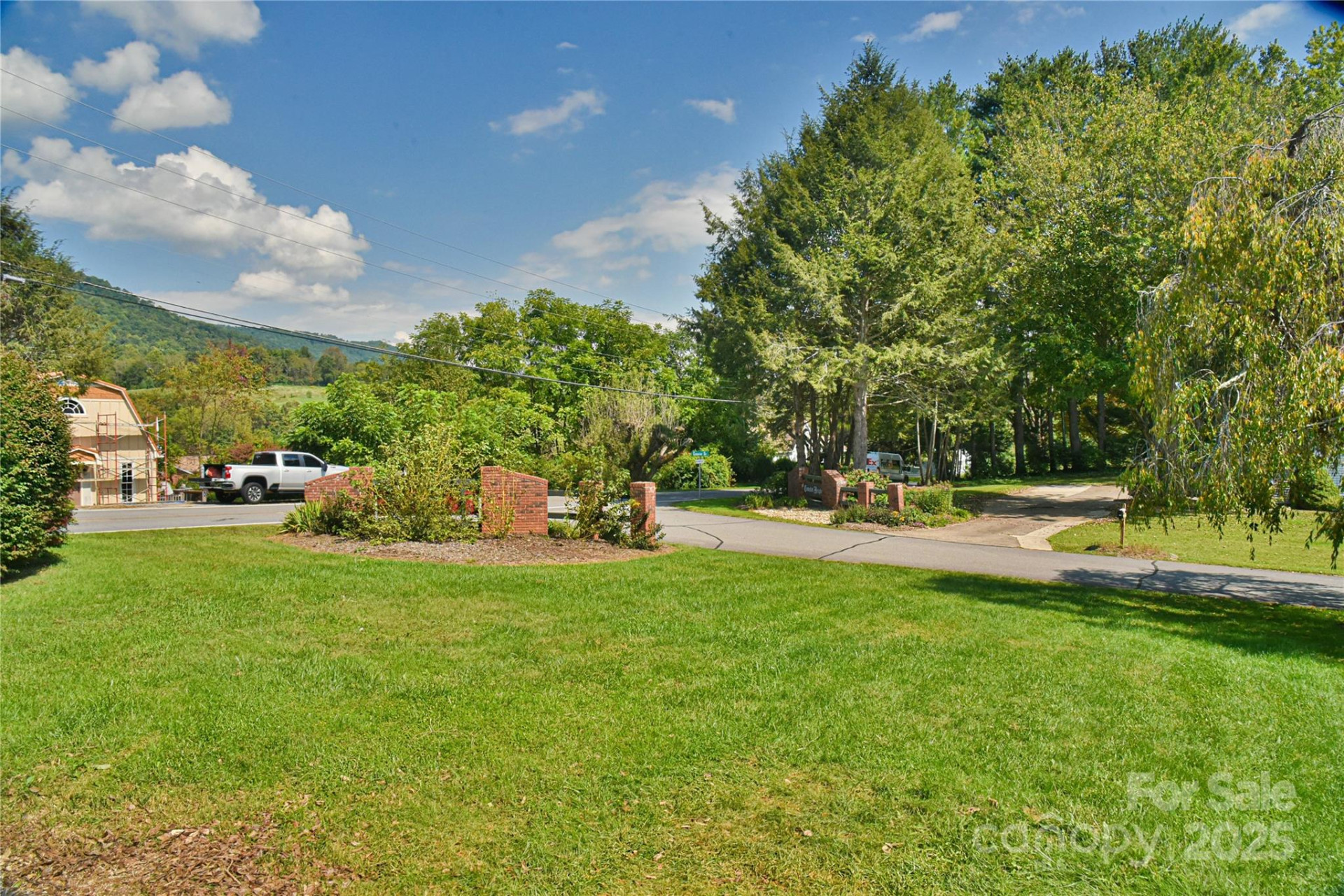 24 Camelot Drive - Photo 4