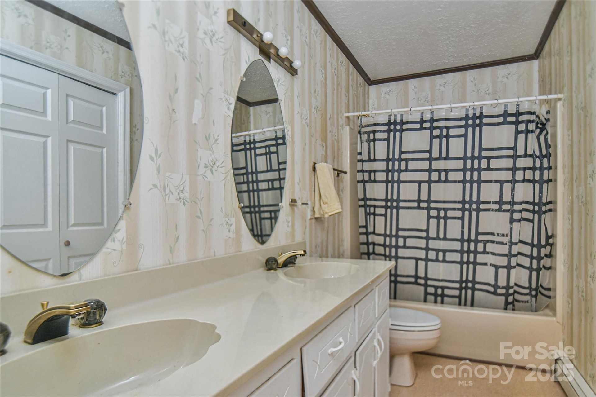 24 Camelot Drive - Photo 9