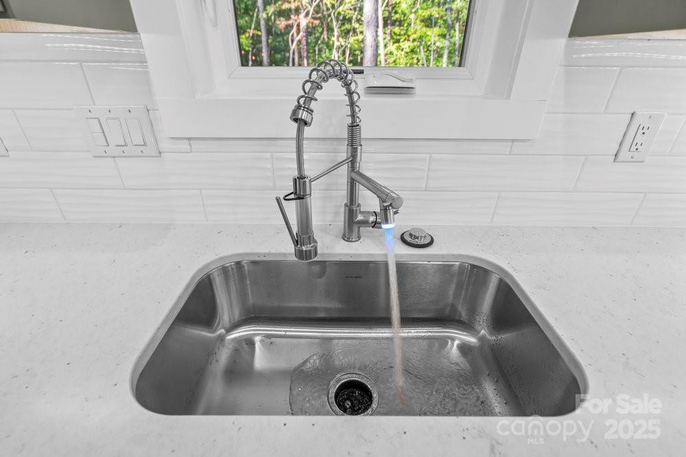 173 Golden Creek Ridge - Photo 14