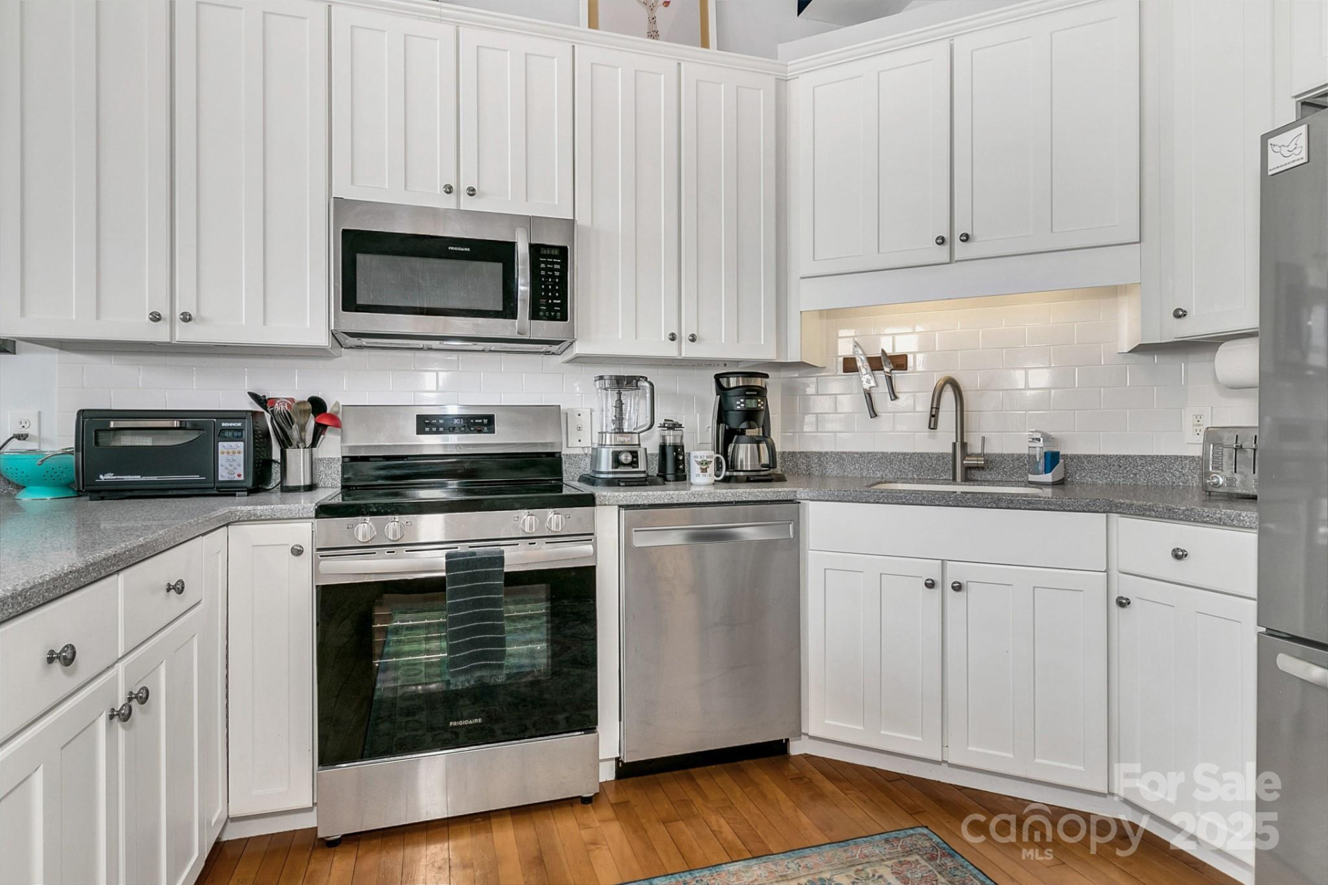 59 College Street #402 - Photo 8