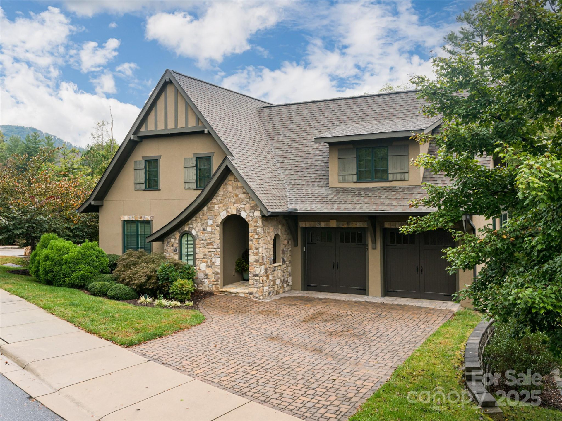 87 Chantilly Drive