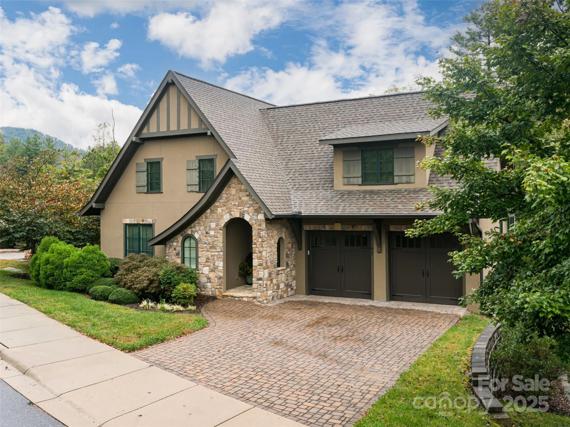 87 Chantilly Drive