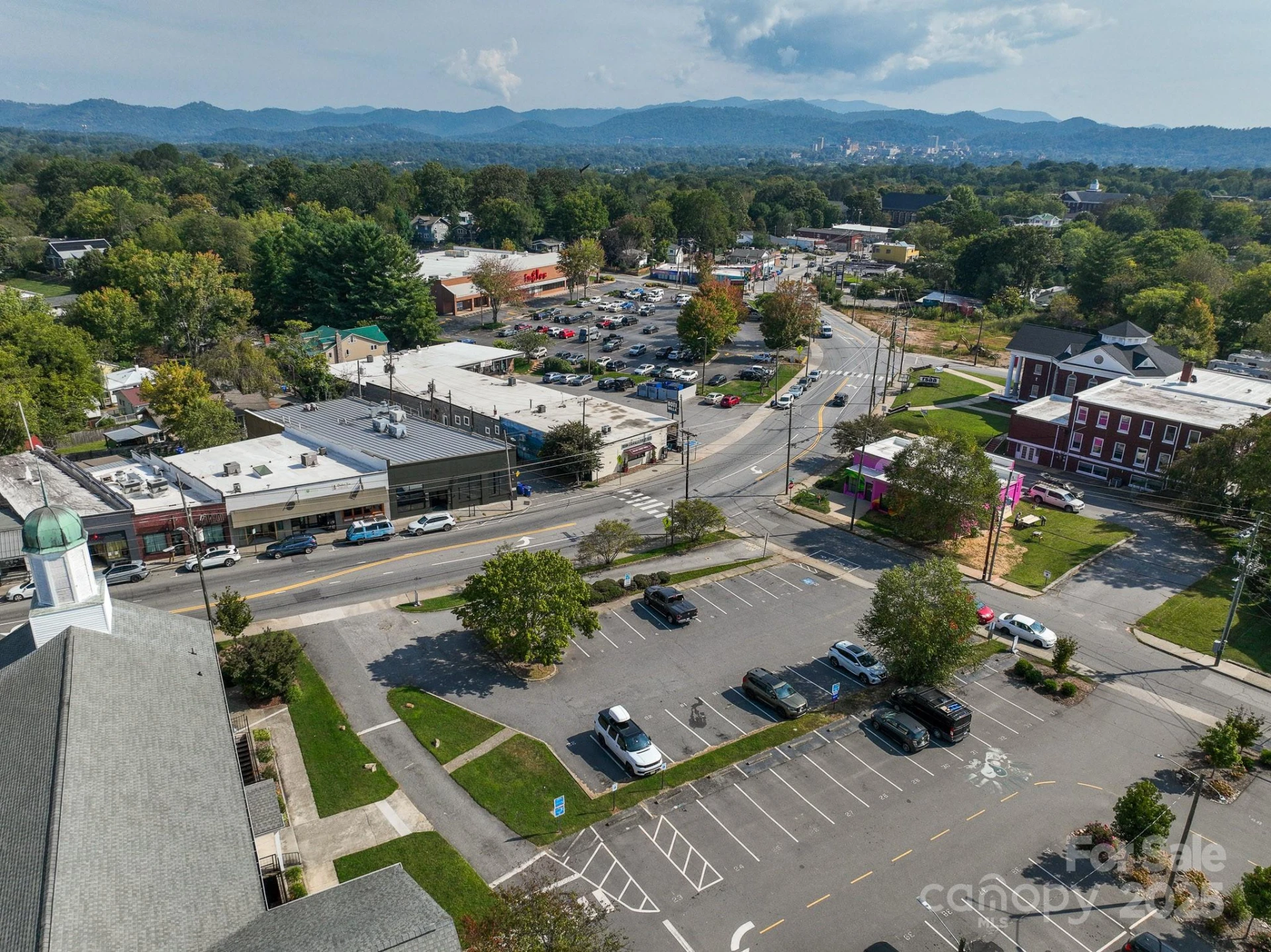 714 Haywood Road - Photo 2