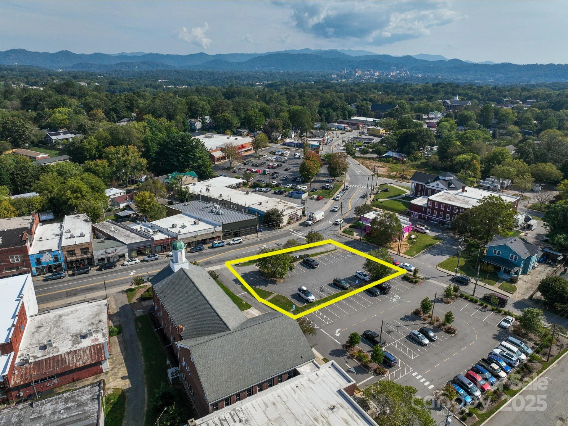 714 Haywood Road - Photo 3