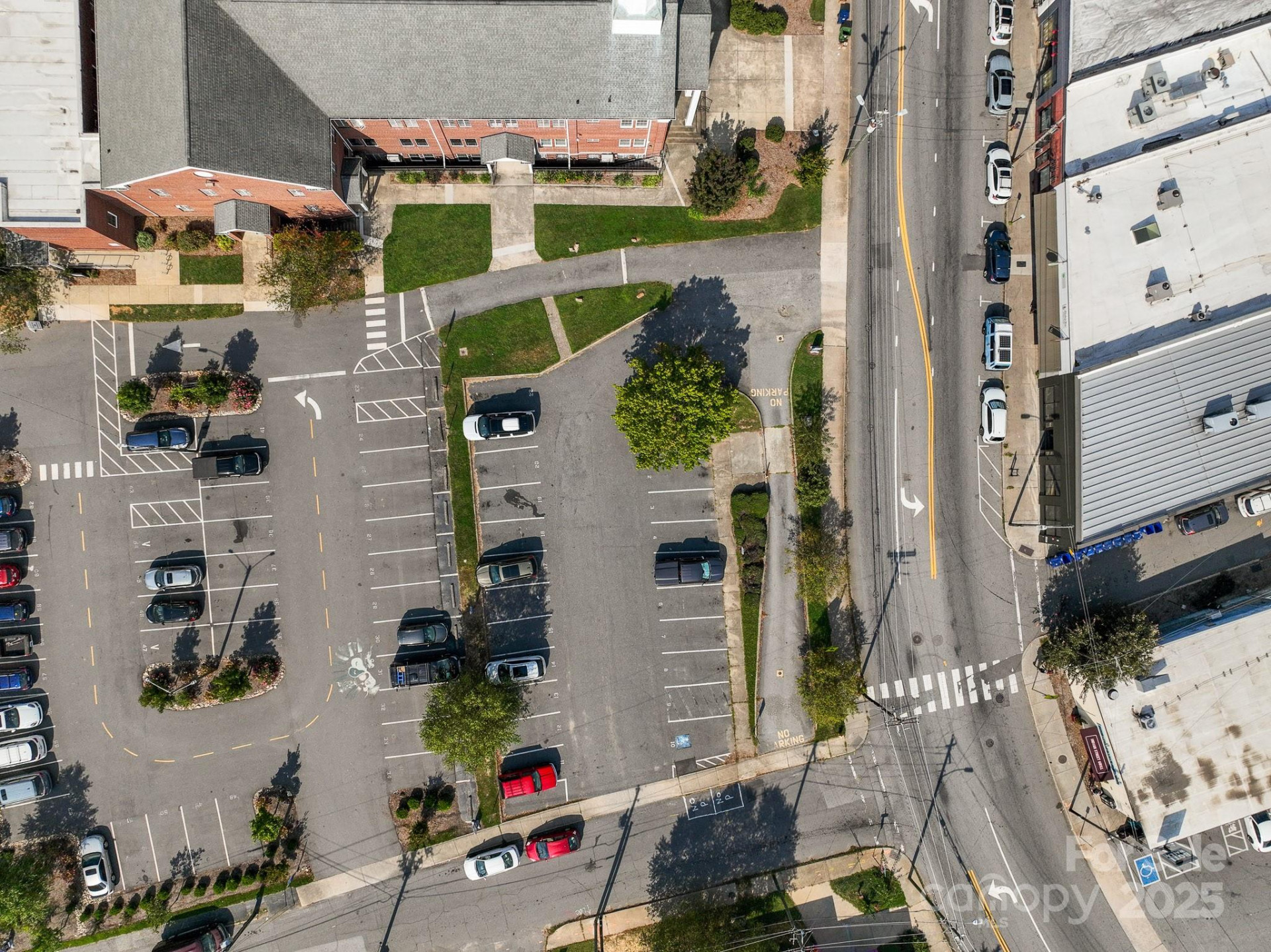 714 Haywood Road - Photo 7