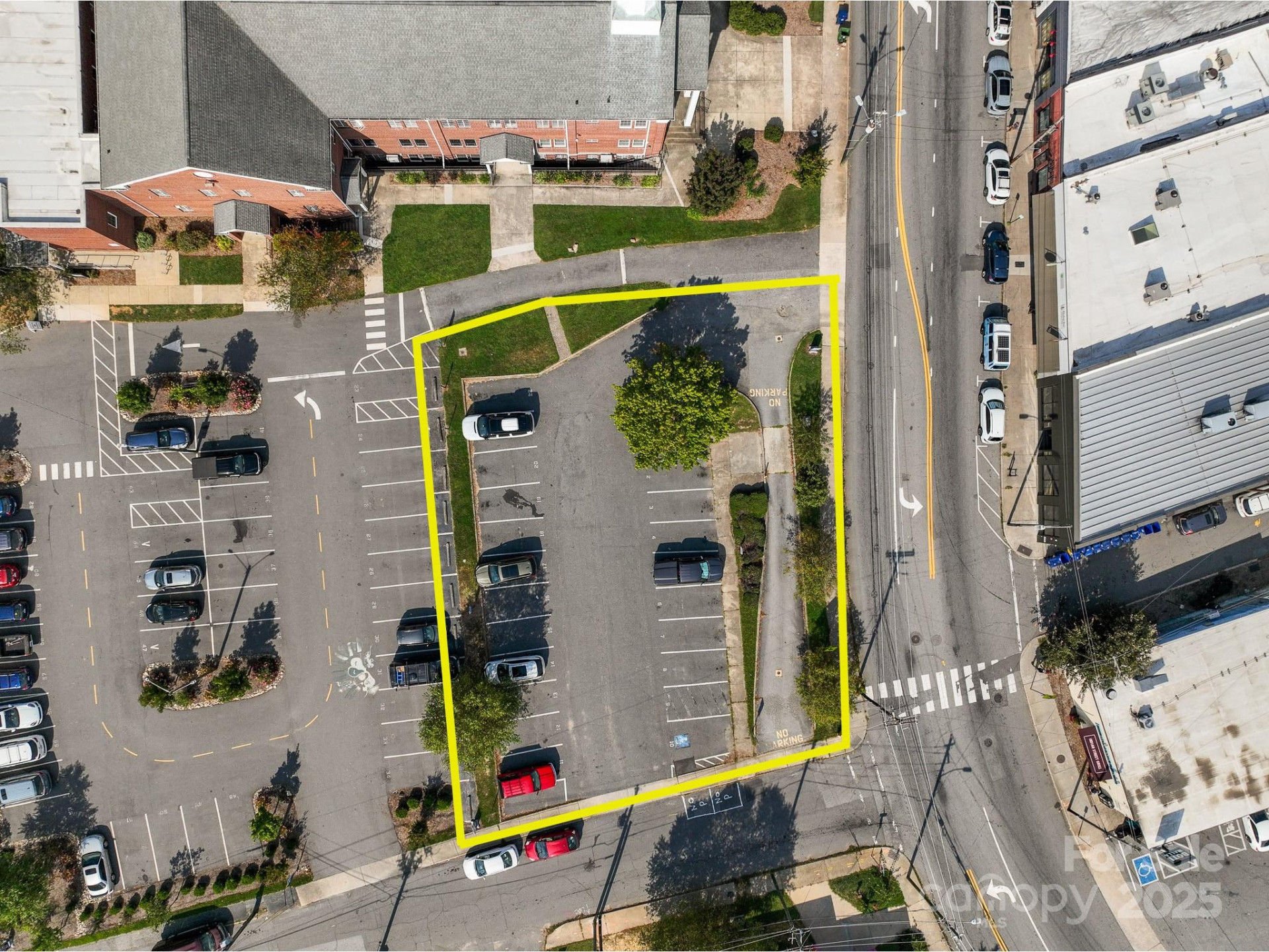 714 Haywood Road - Photo 8