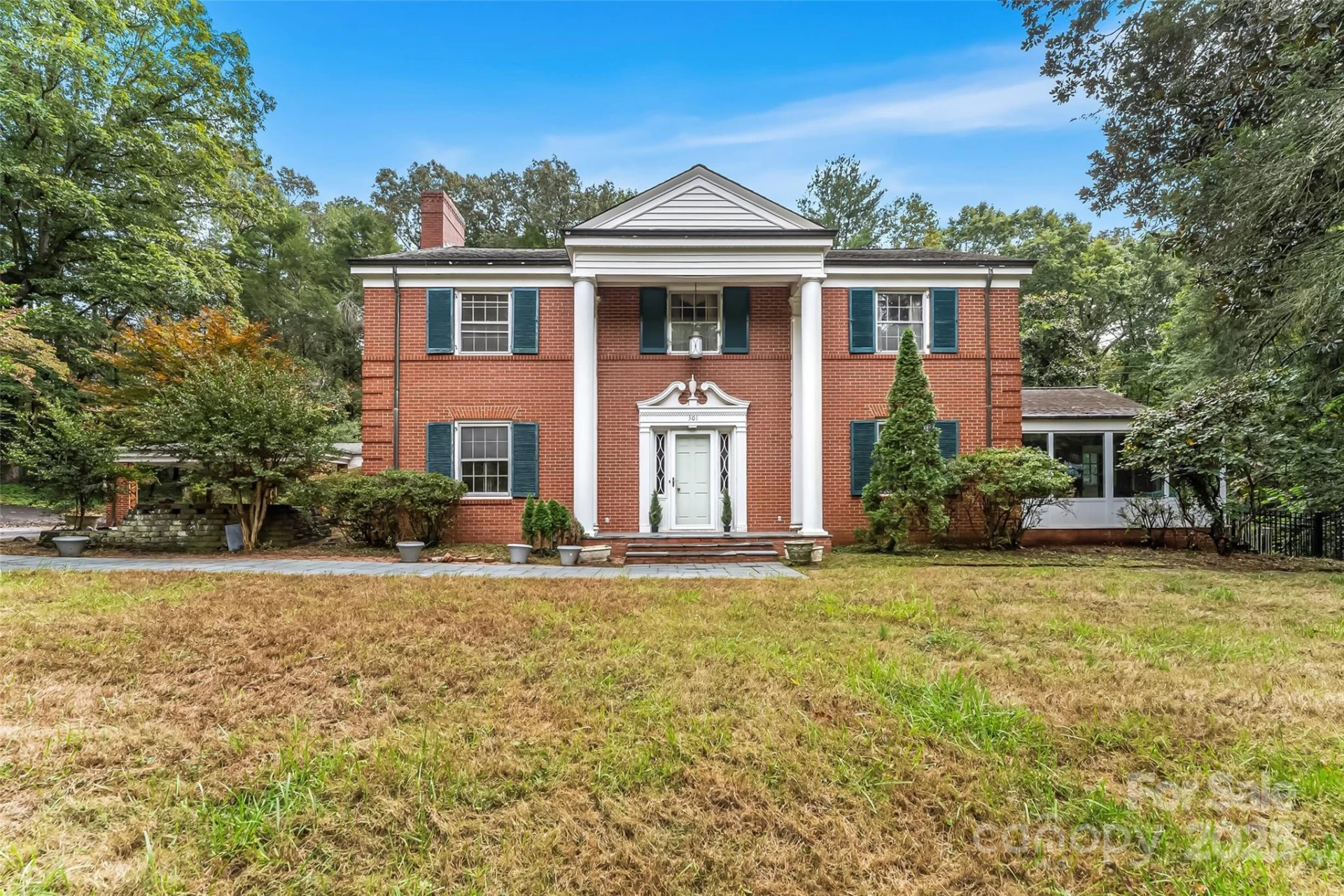 301 Louise Avenue