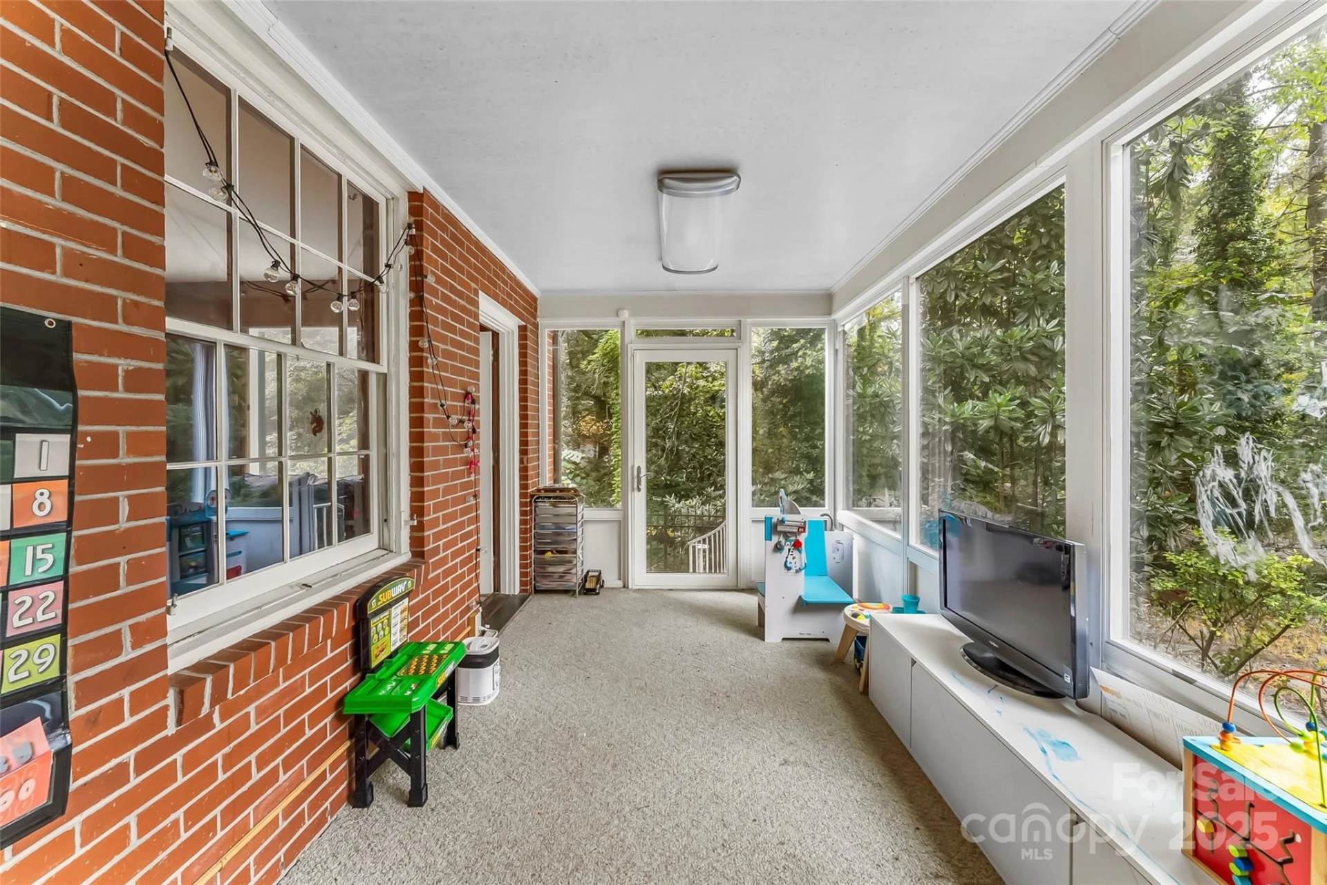 301 Louise Avenue - Photo 18