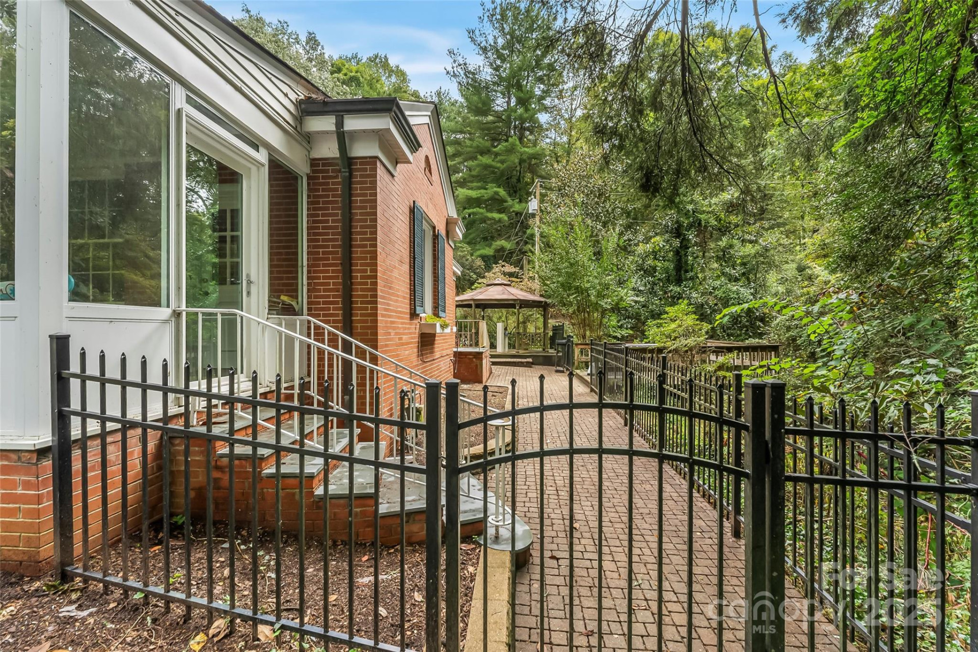 301 Louise Avenue - Photo 33