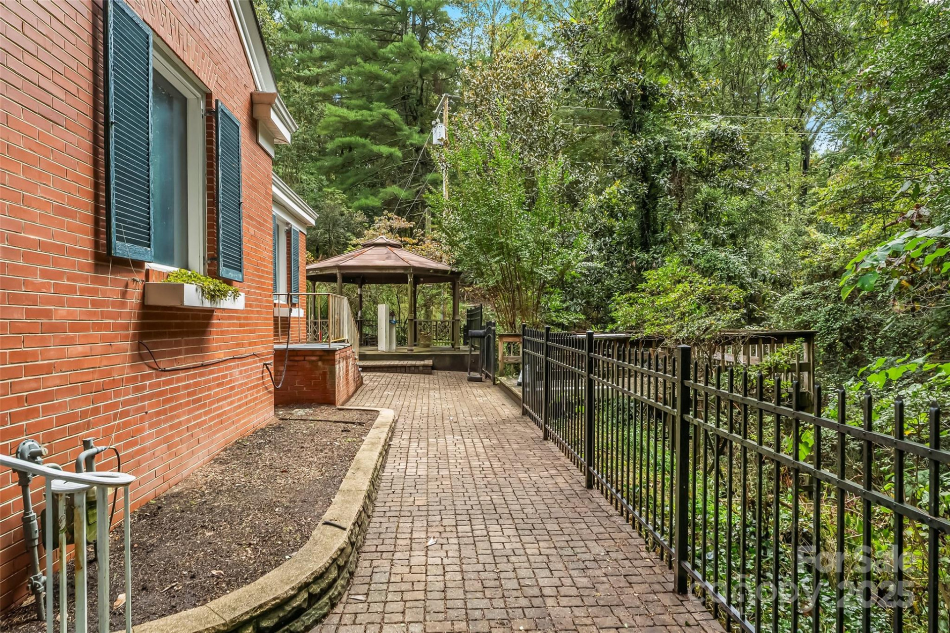 301 Louise Avenue - Photo 34