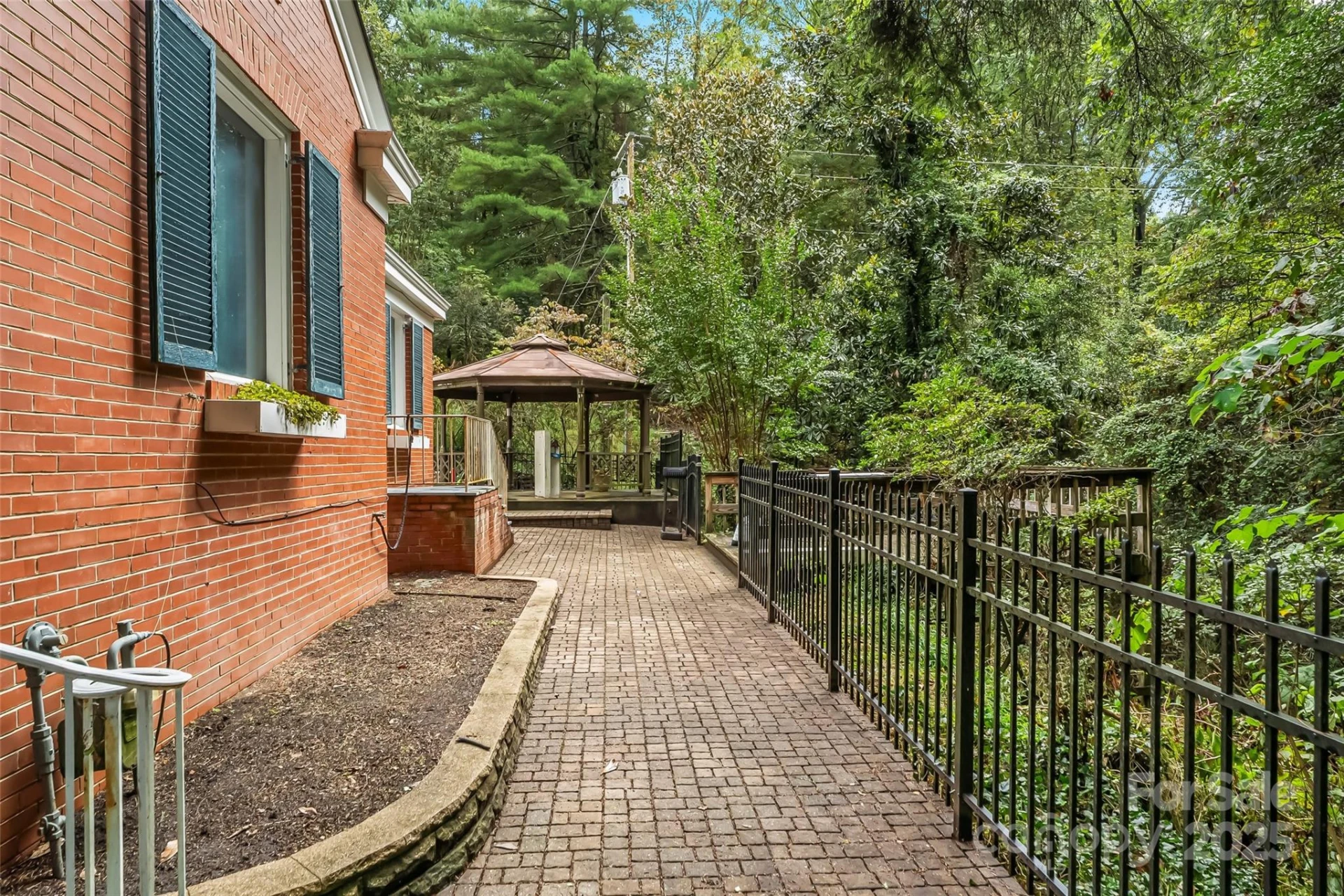 301 Louise Avenue - Photo 34
