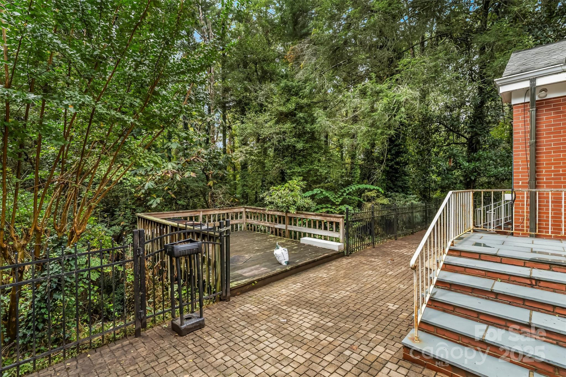 301 Louise Avenue - Photo 35