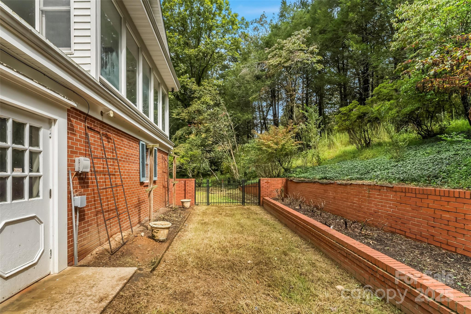 301 Louise Avenue - Photo 36