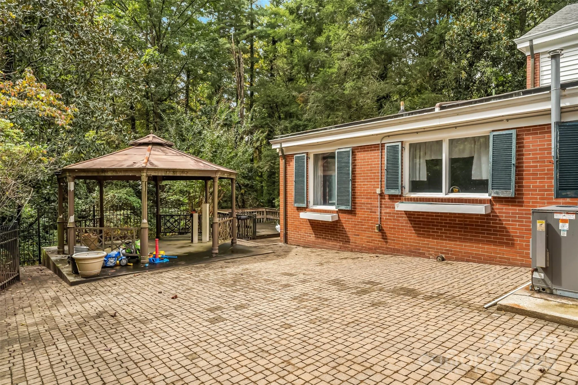 301 Louise Avenue - Photo 37