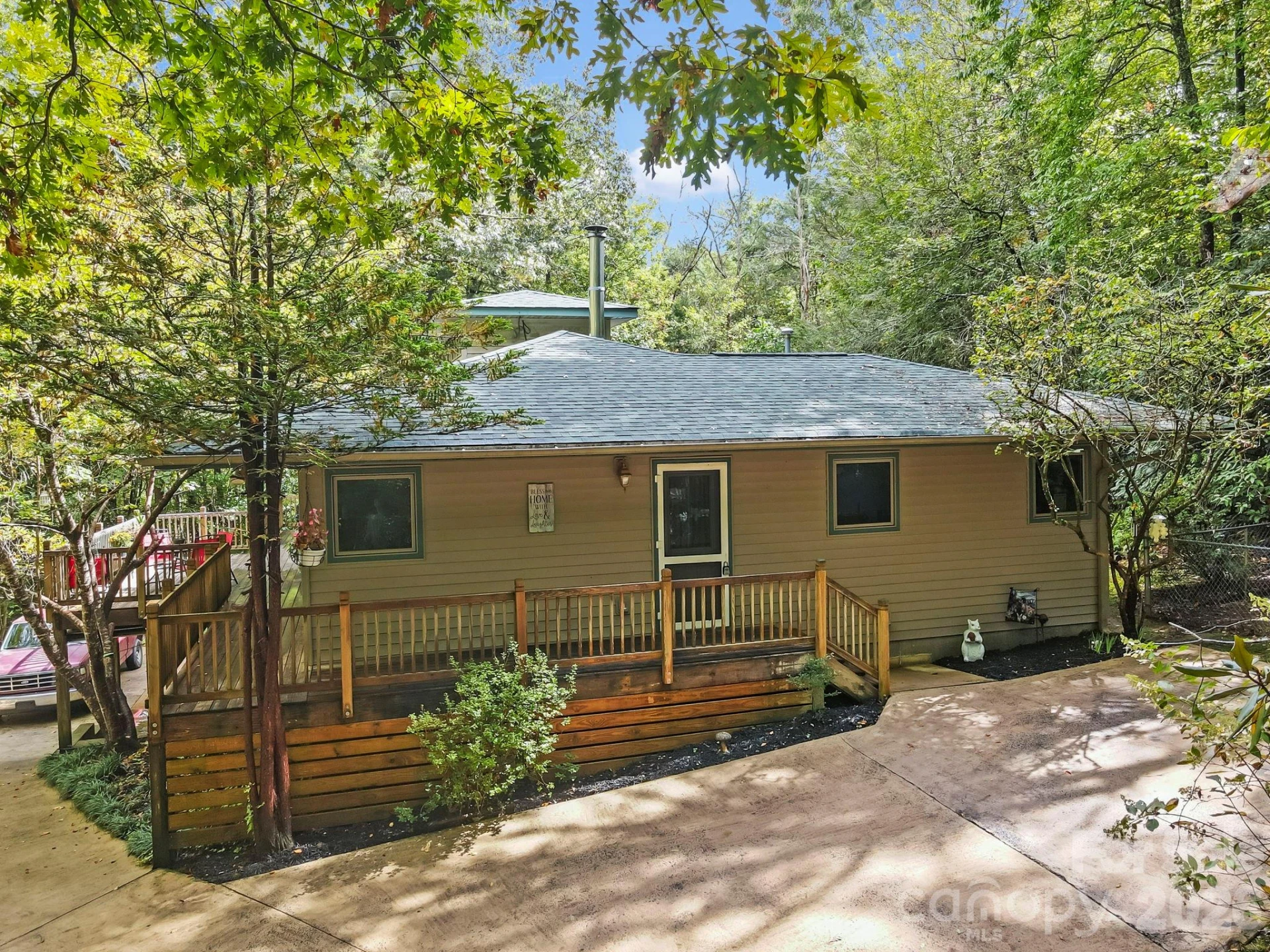 428 Lakeland Drive - Photo 3