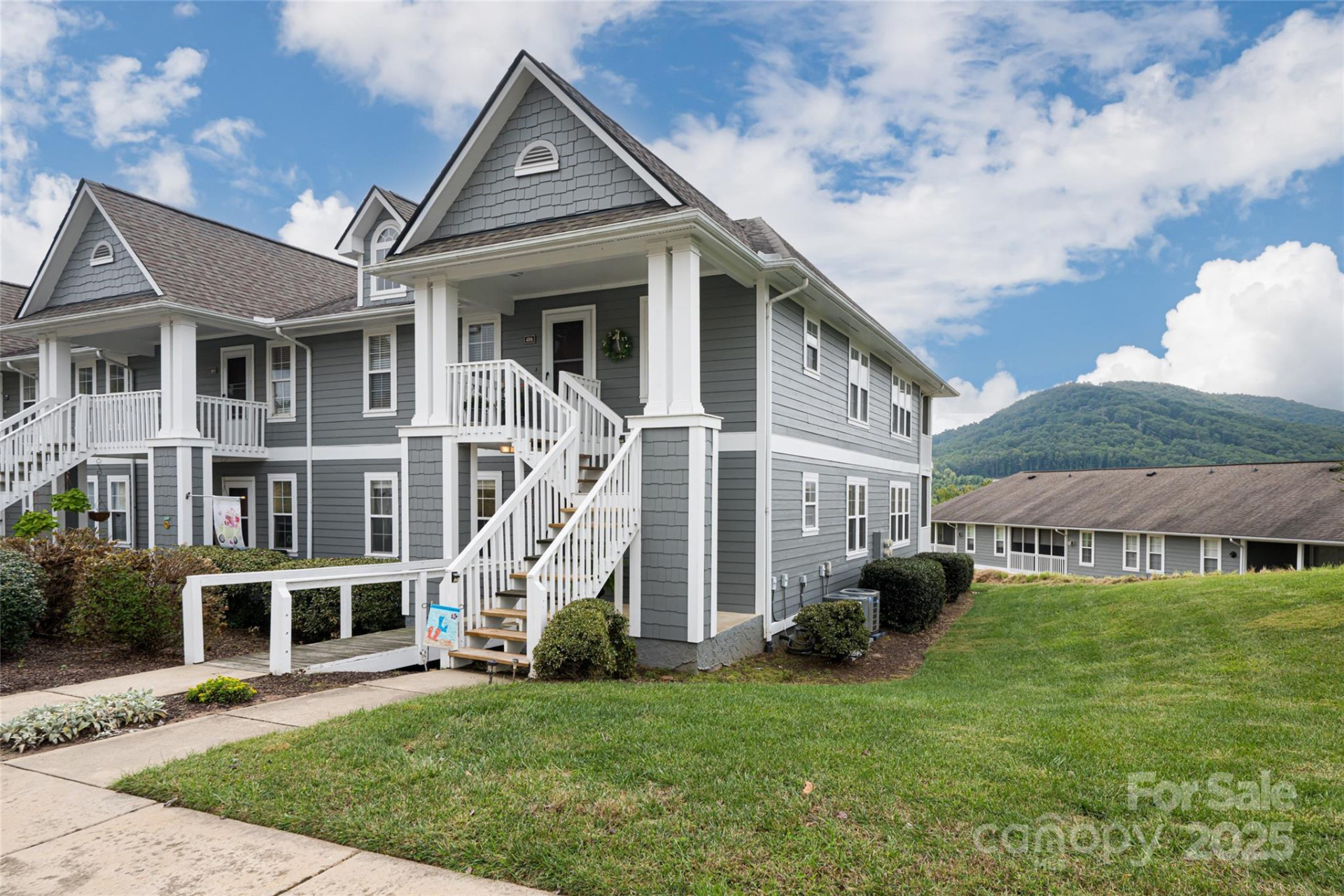 4805 Breakers Lane - Photo 2