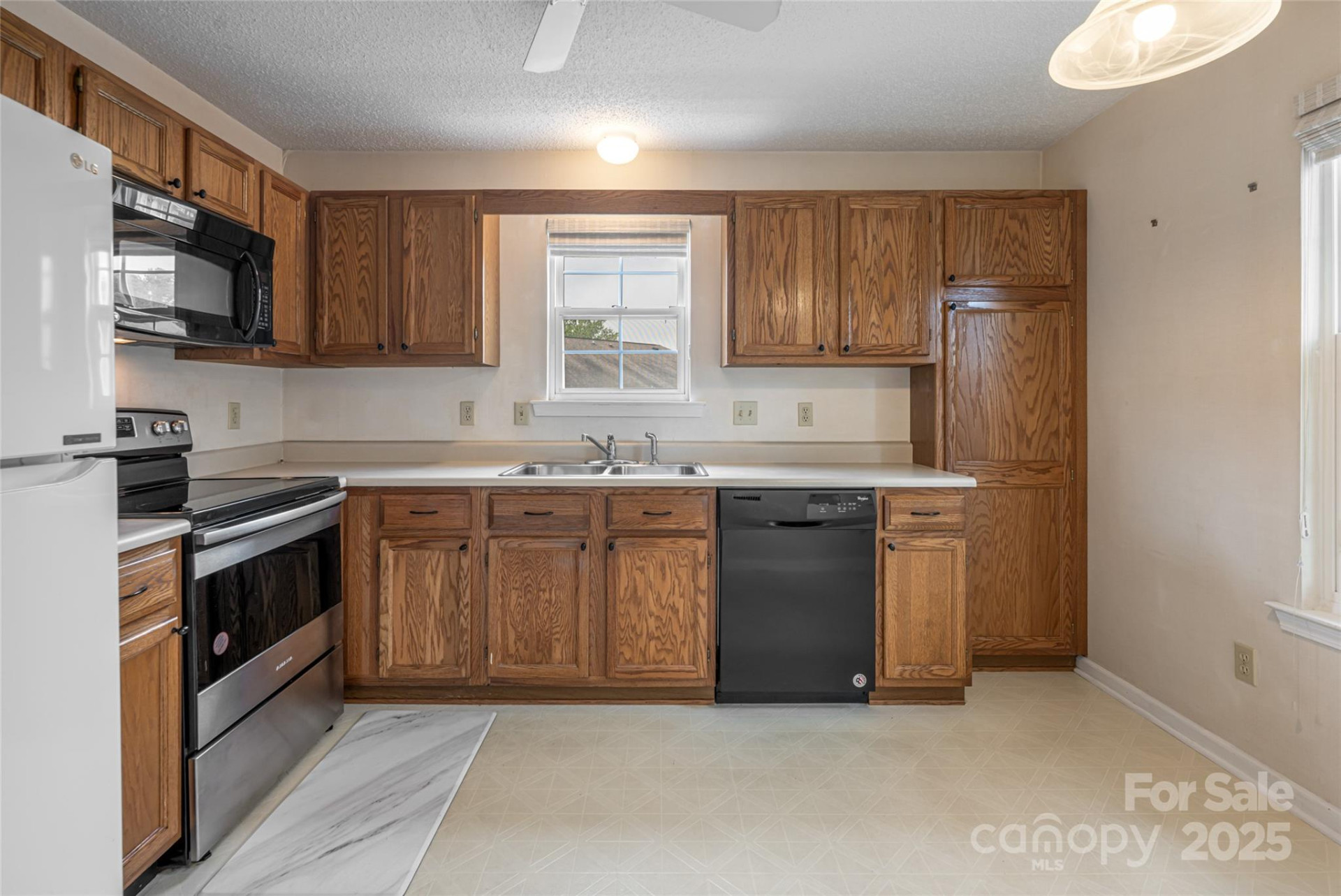 4805 Breakers Lane - Photo 5