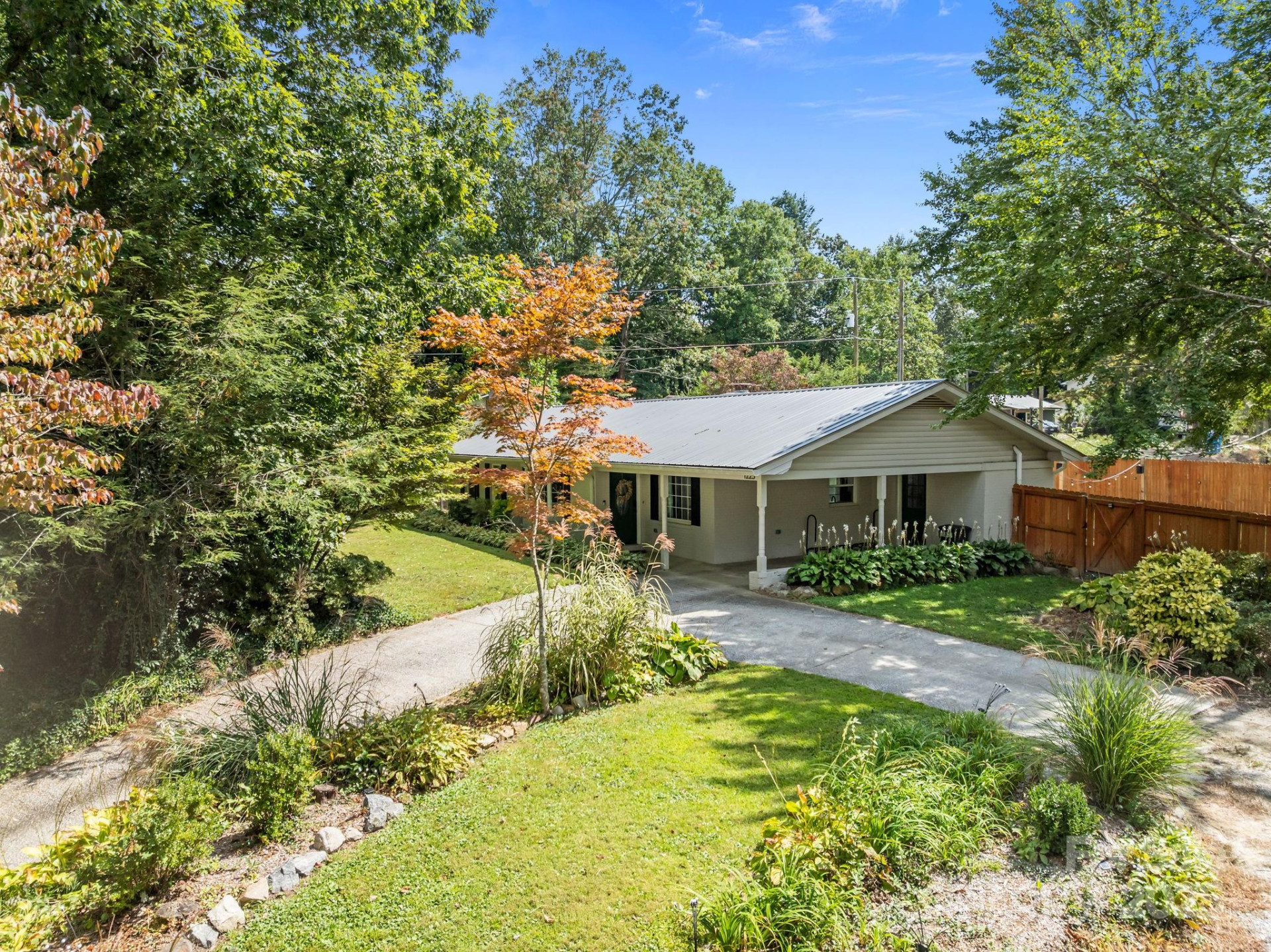 1225 Gilbert Street - Photo 3